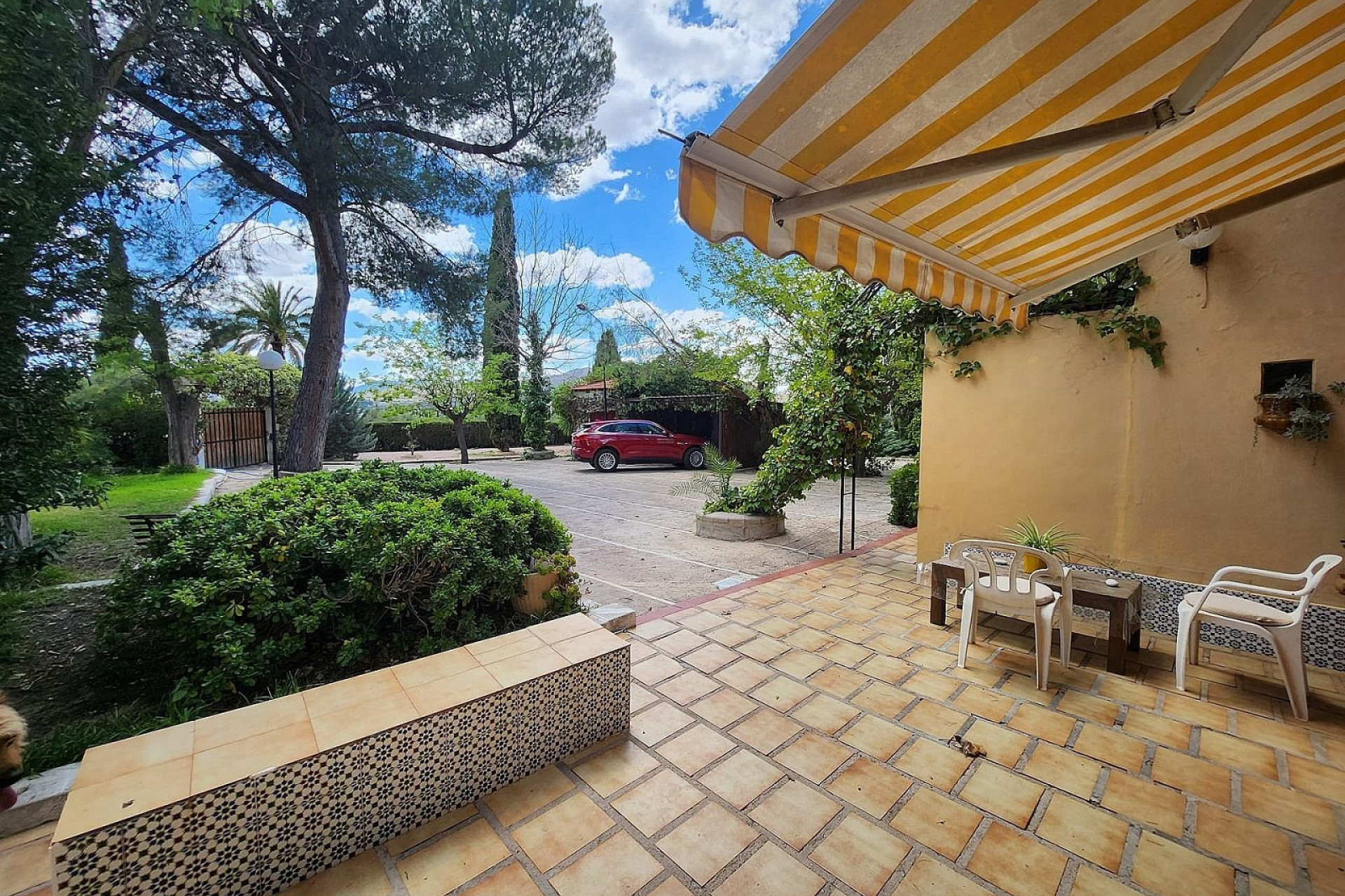 Resale - Detached Villa -
Sax