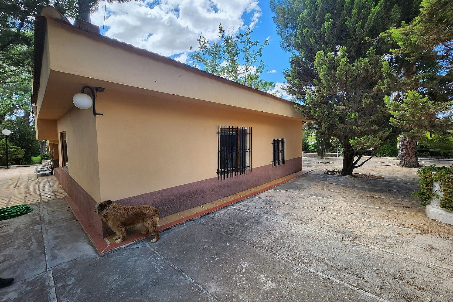 Resale - Detached Villa -
Sax