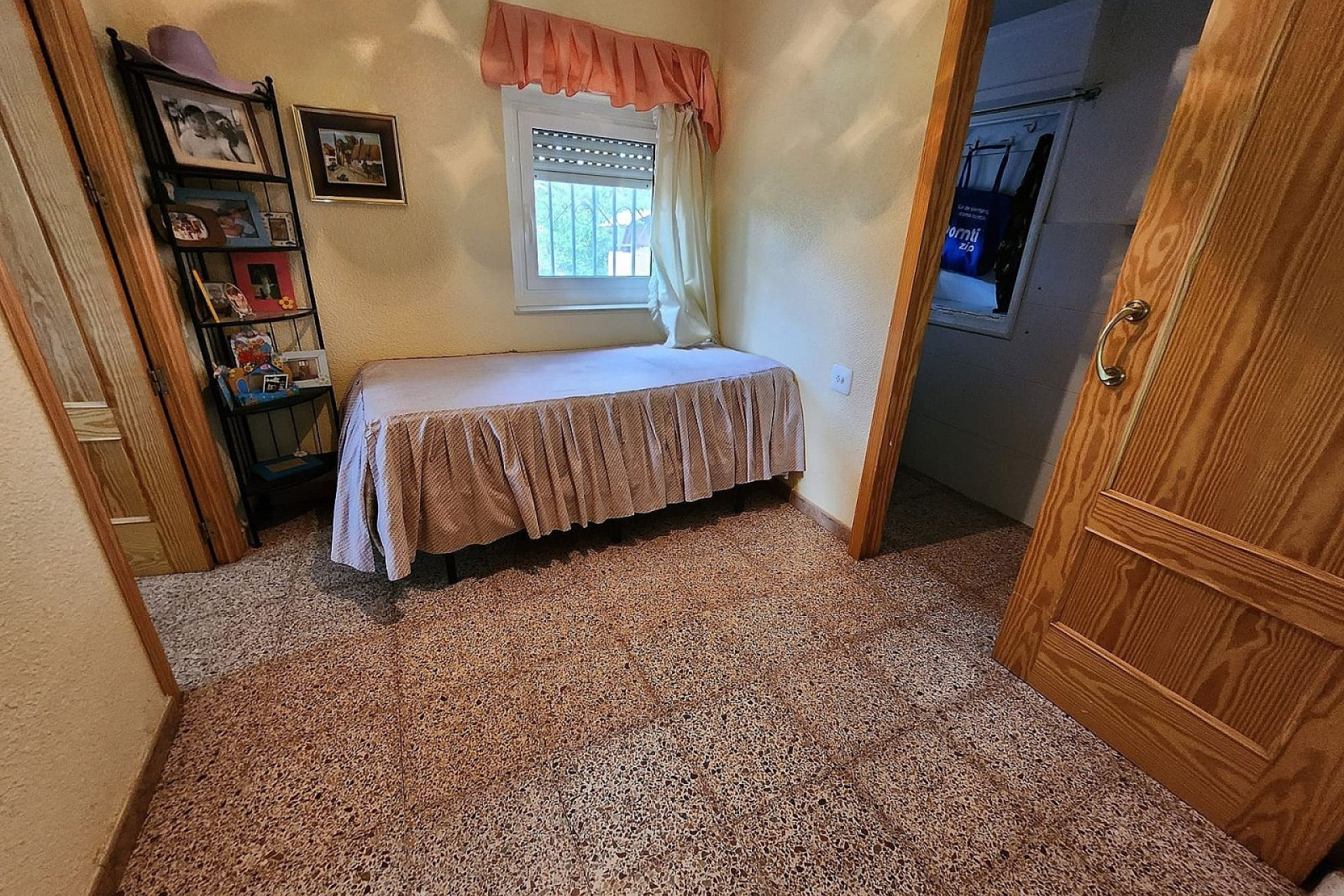 Resale - Detached Villa -
Sax