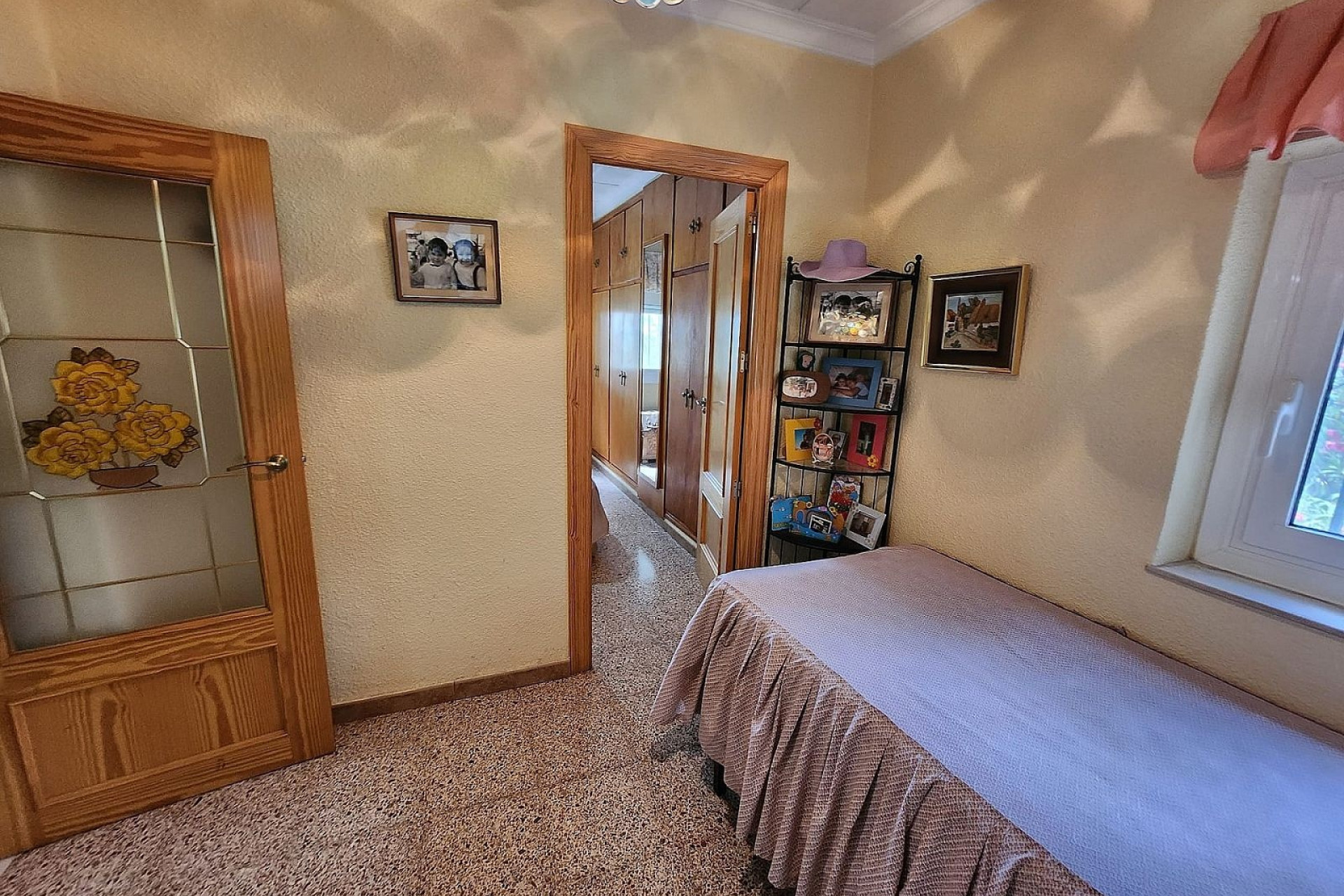 Resale - Detached Villa -
Sax