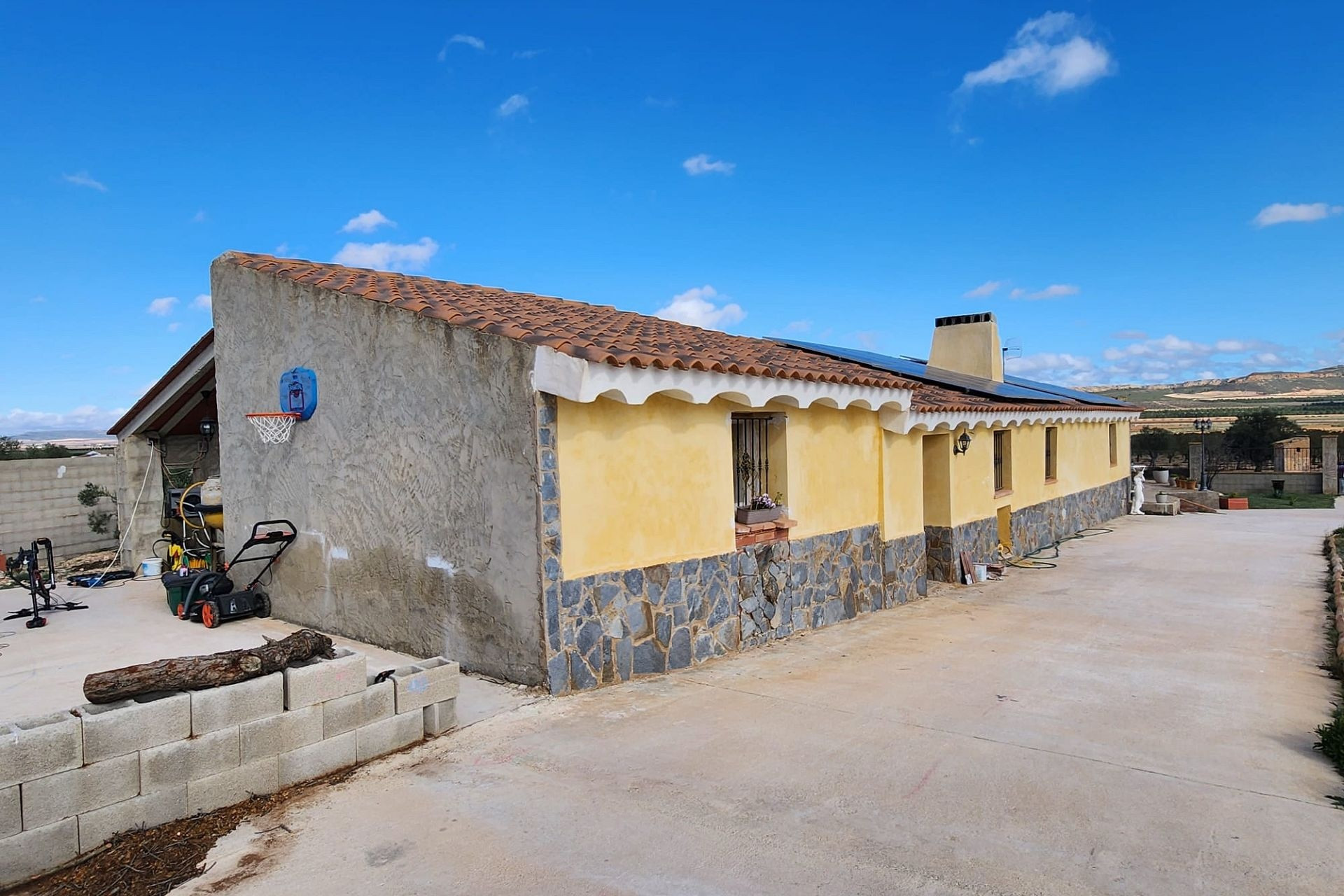 Resale - Detached Villa -
Yecla