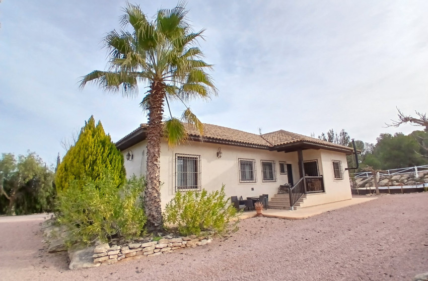 Resale - Equestrian property -
MONOVAR