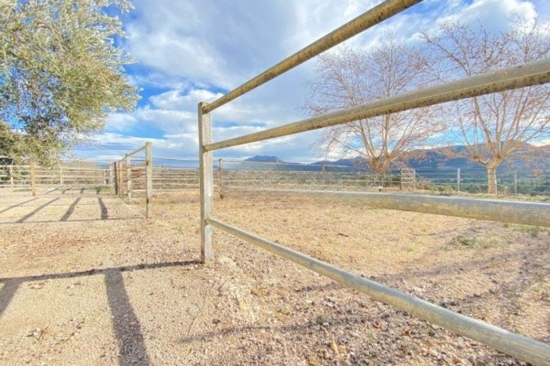 Resale - Equestrian property -
Penàguila - Alicante