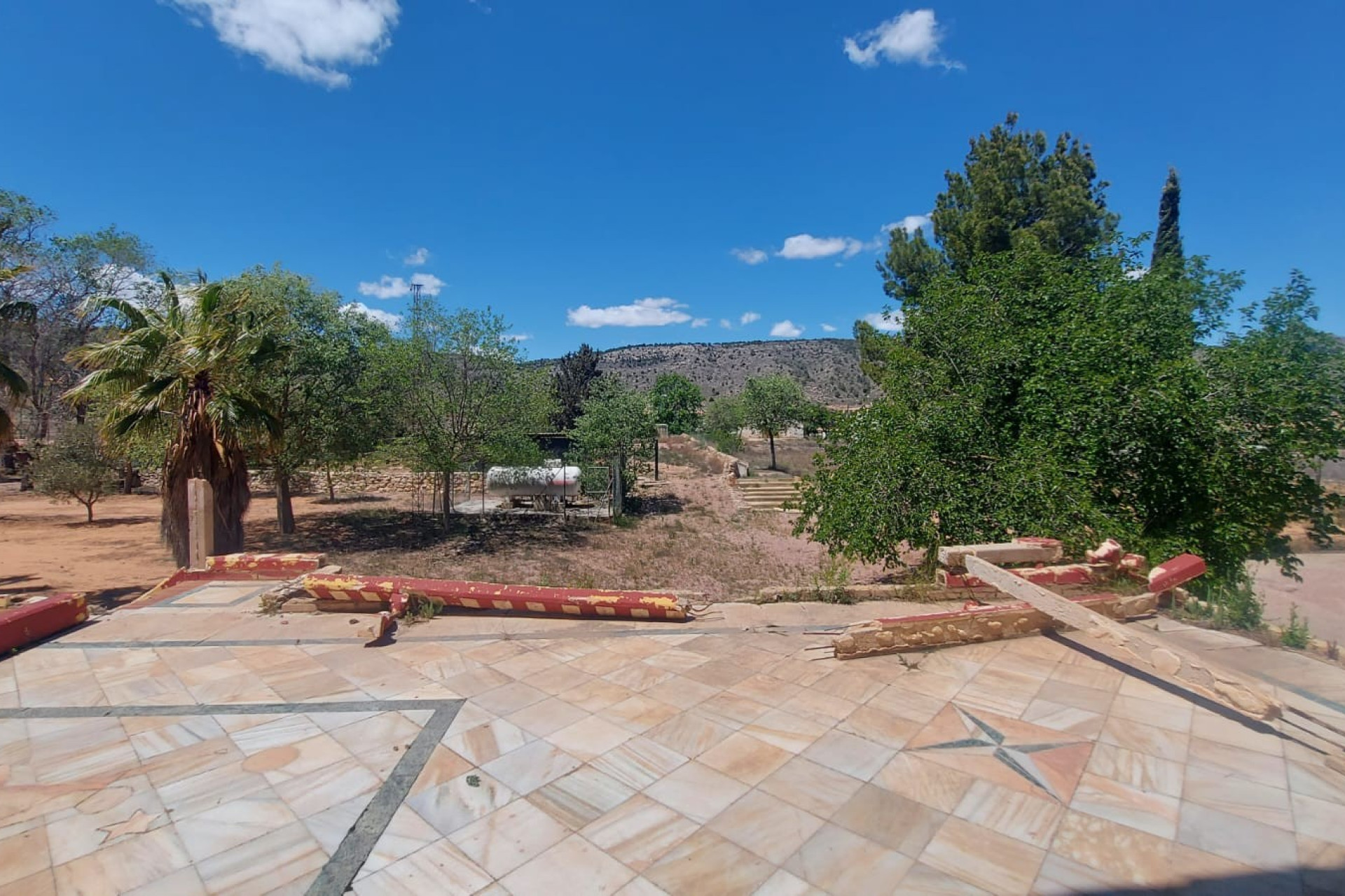 Resale - Equestrian property -
Yecla