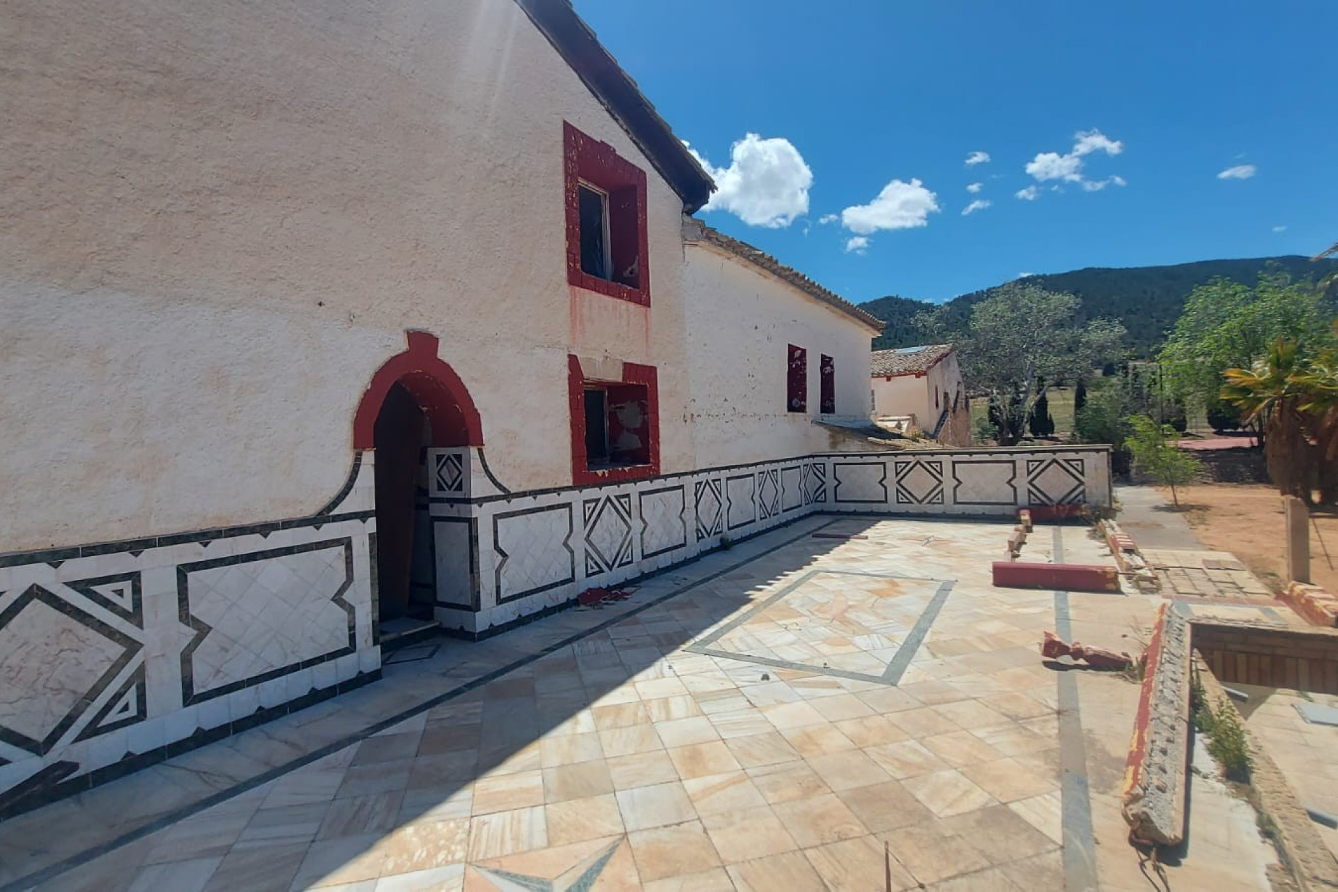 Resale - Equestrian property -
Yecla