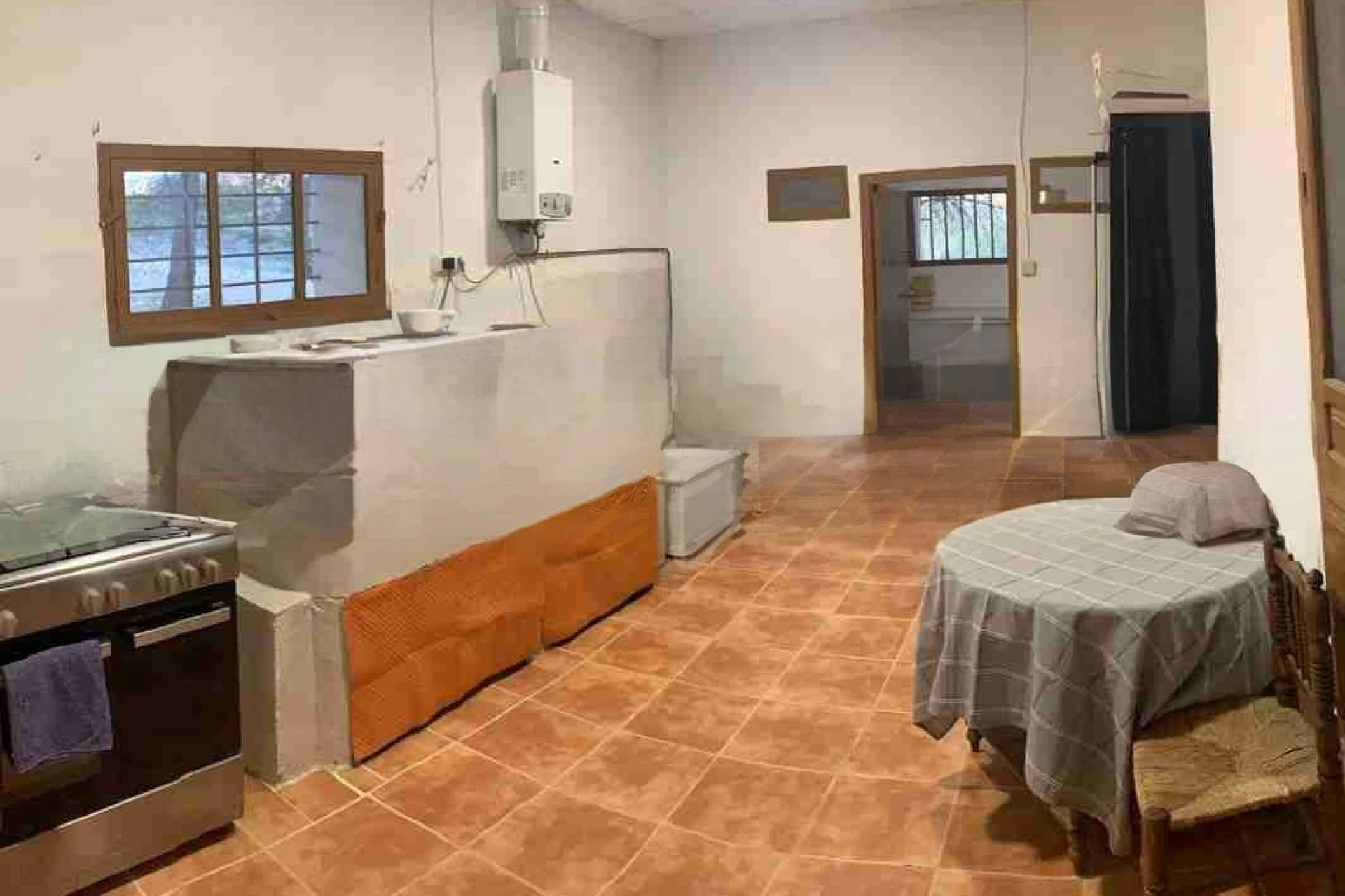 Resale - Finca / Country Property -
Almansa