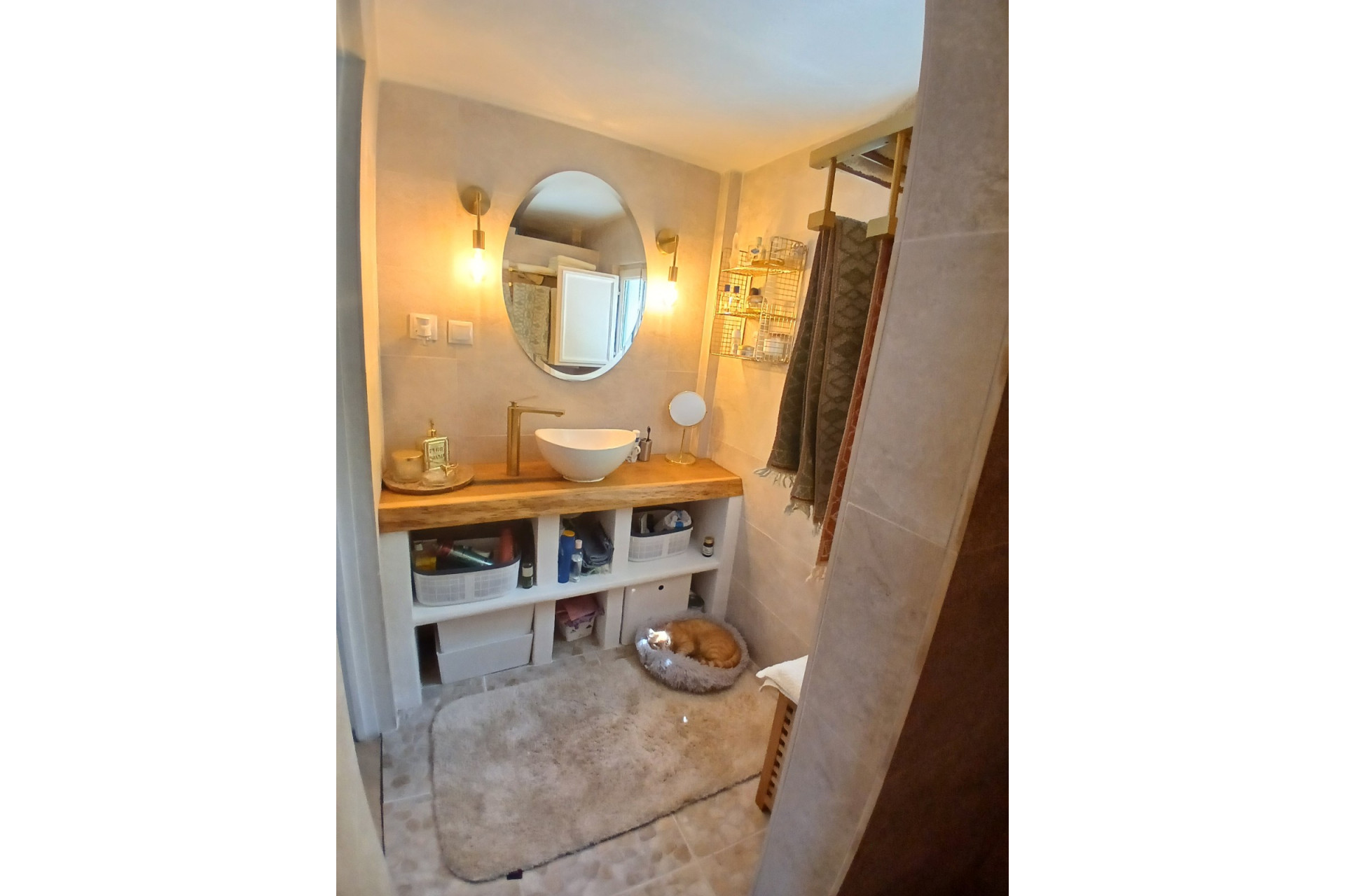 Resale - Finca / Country Property -
Ayora