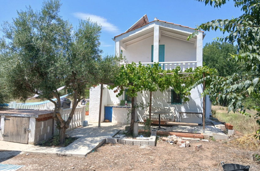 Resale - Finca / Country Property -
Ayora