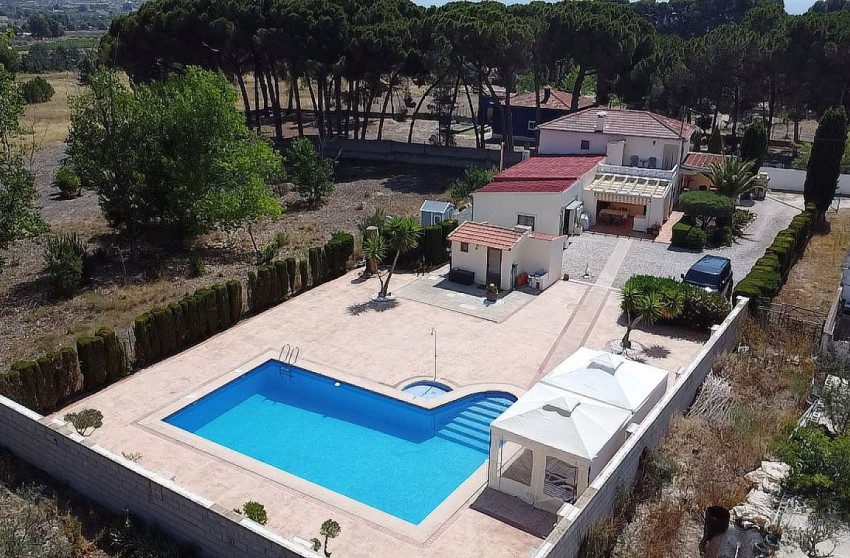 Resale - Finca / Country Property -
Castalla