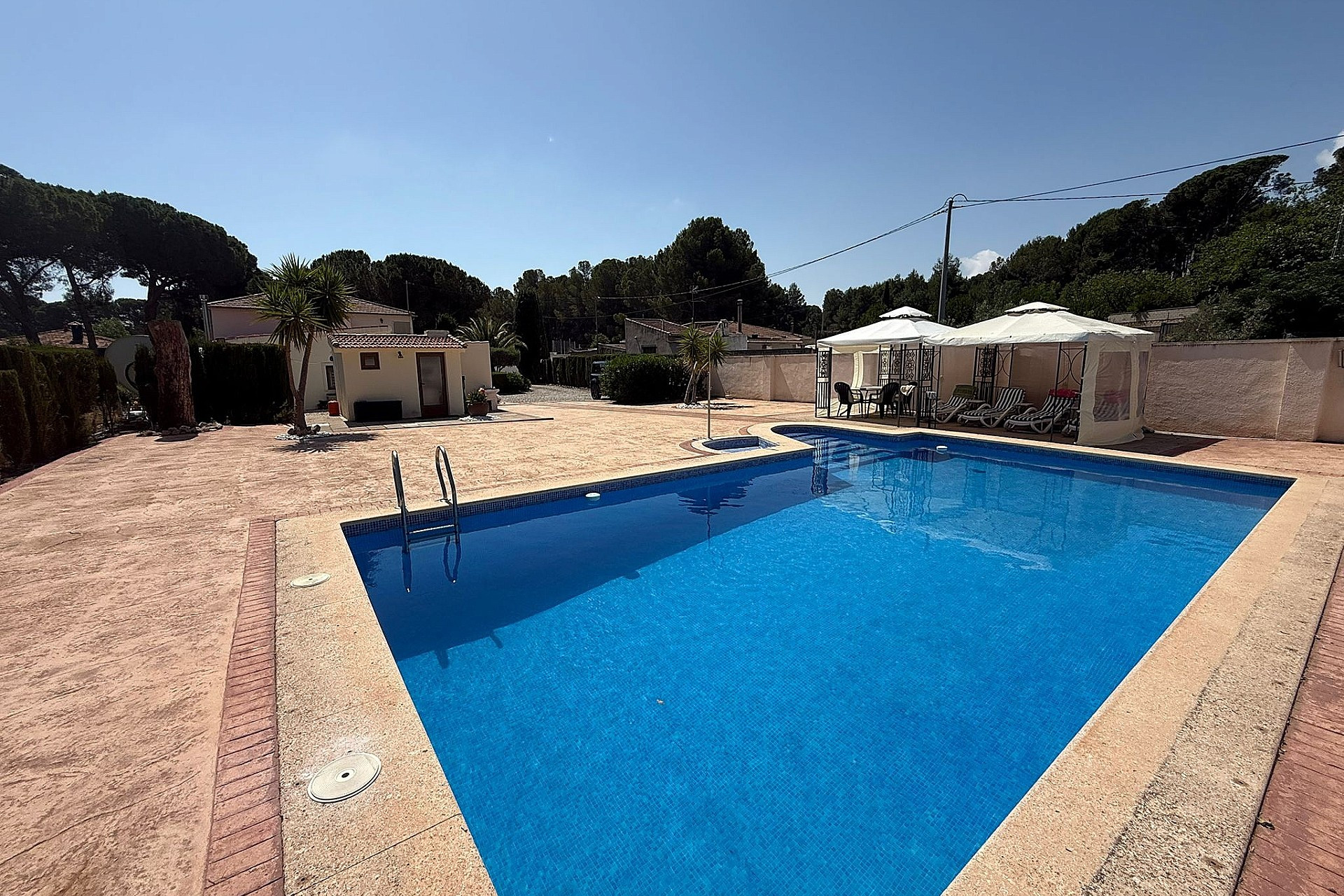 Resale - Finca / Country Property -
Castalla