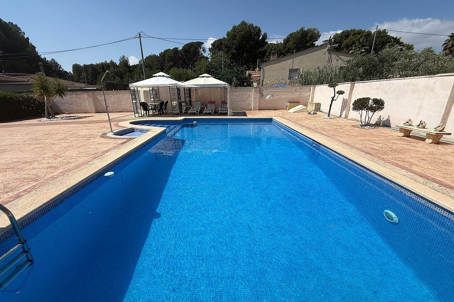 Resale - Finca / Country Property -
Castalla