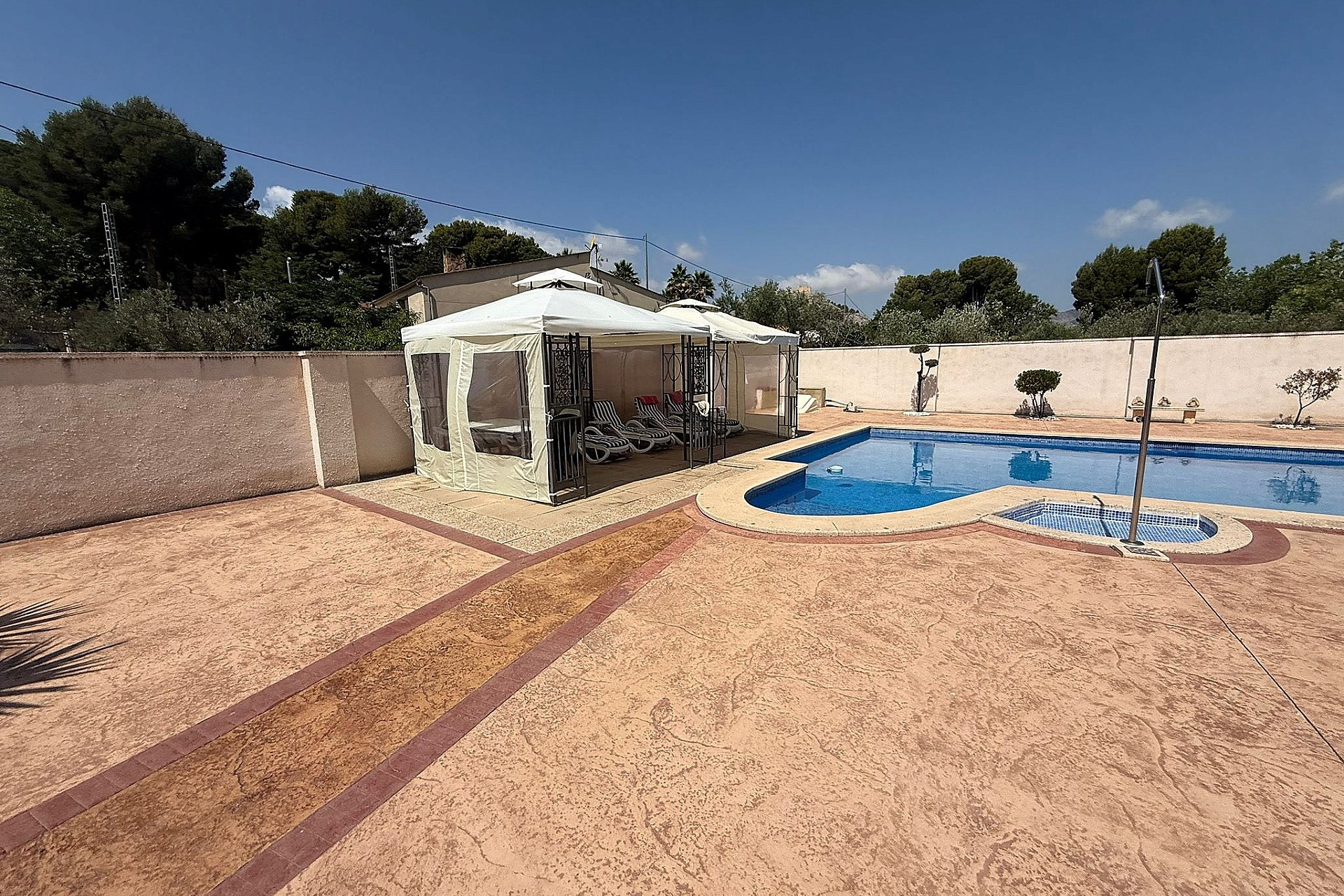 Resale - Finca / Country Property -
Castalla