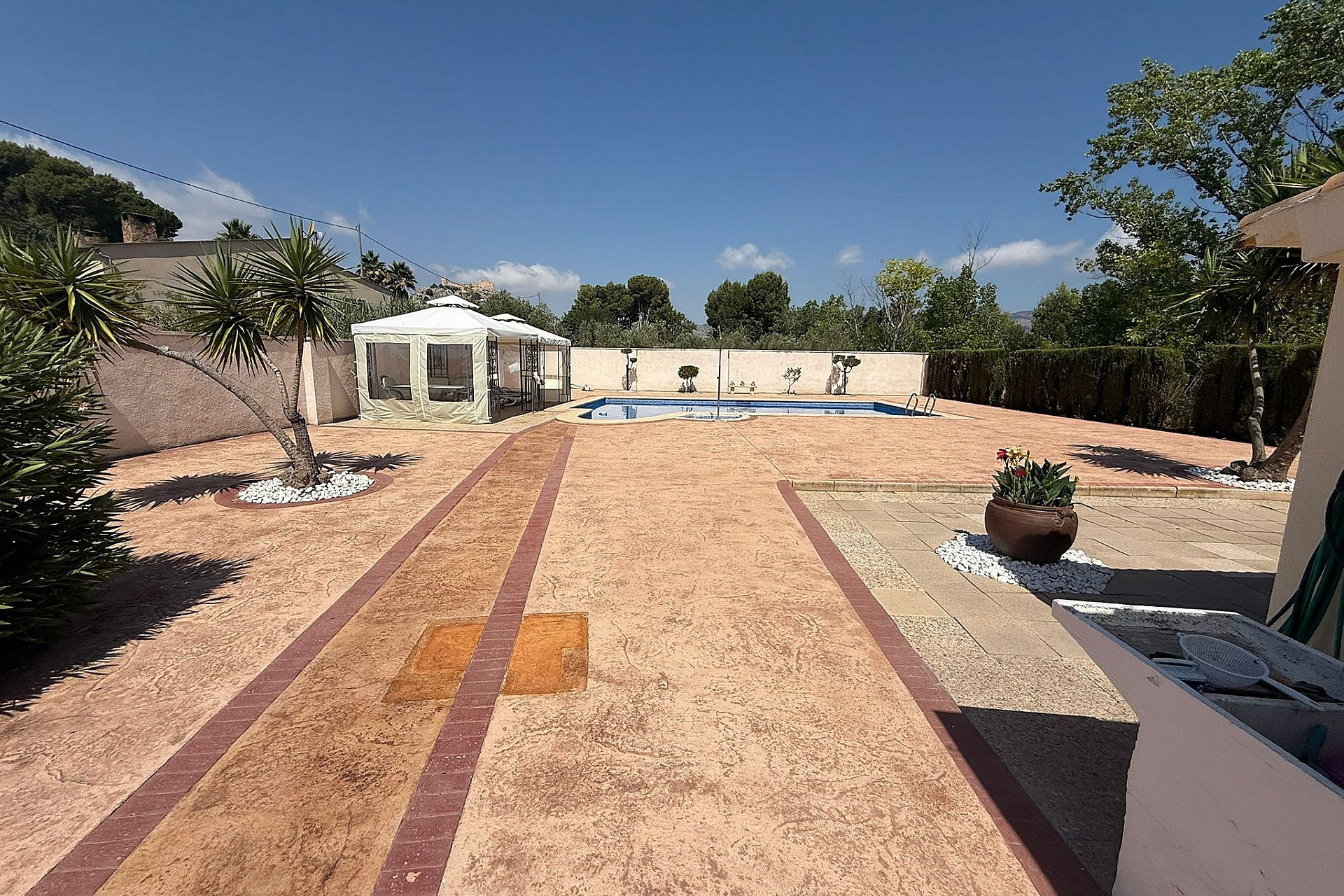 Resale - Finca / Country Property -
Castalla