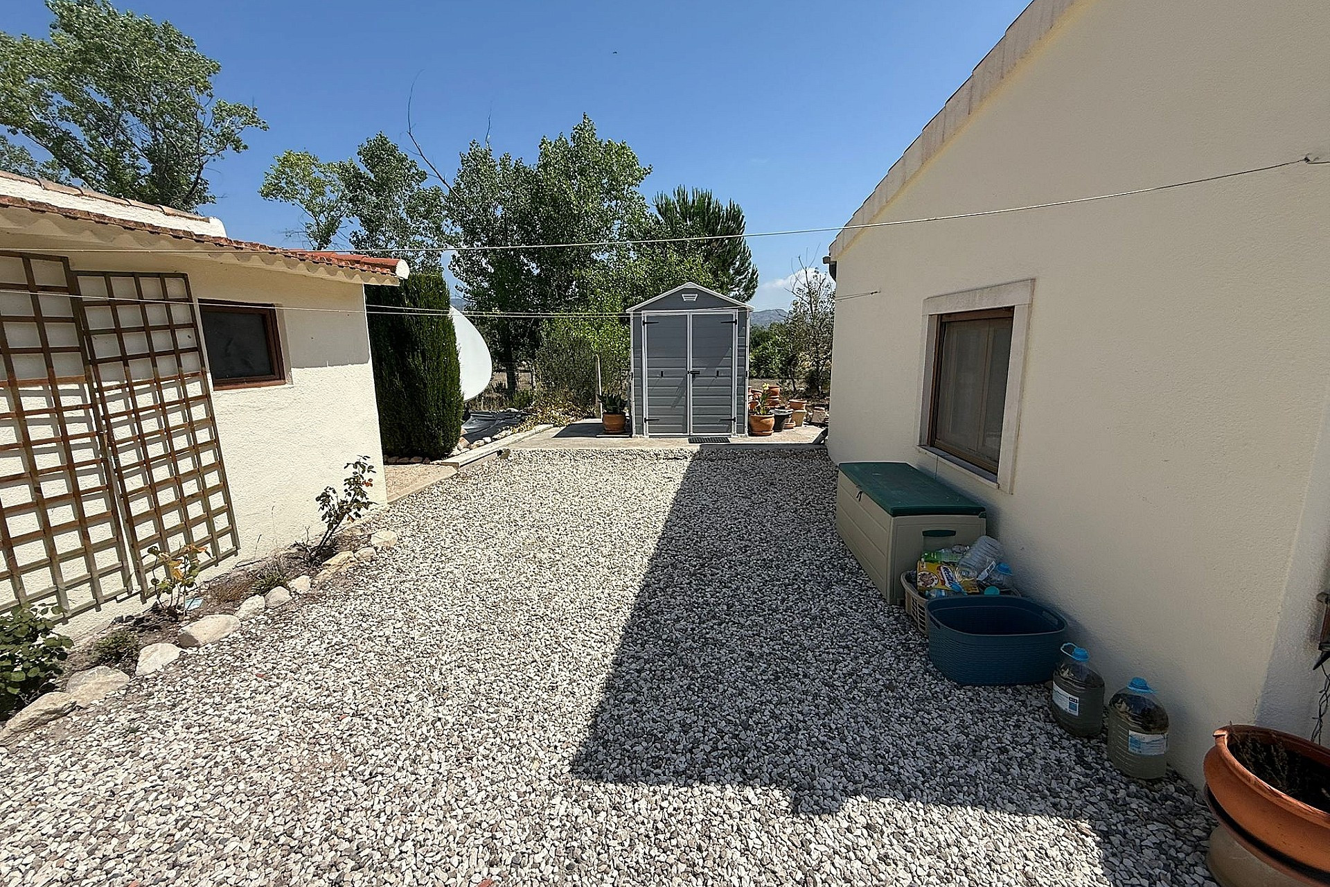 Resale - Finca / Country Property -
Castalla