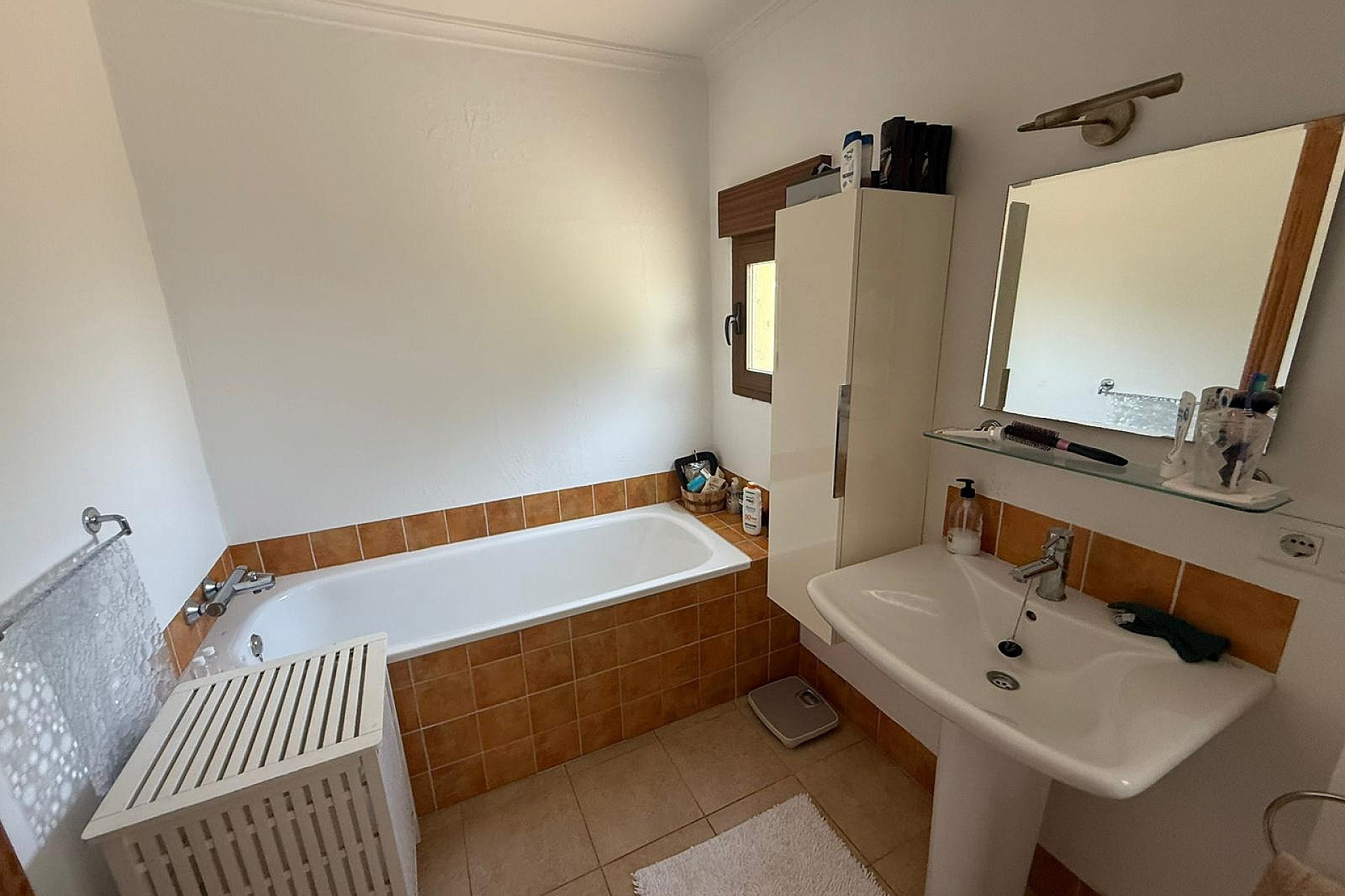 Resale - Finca / Country Property -
Castalla