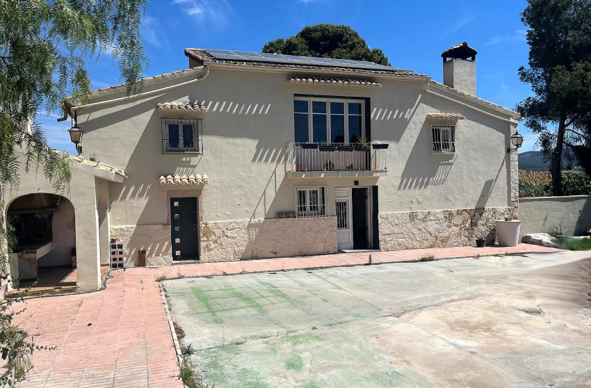 Resale - Finca / Country Property -
Castalla