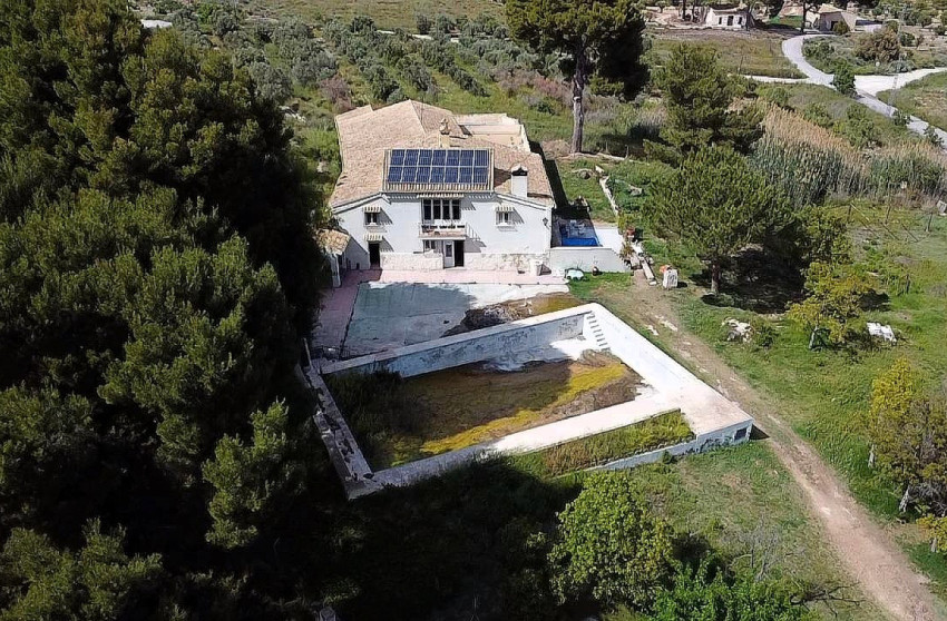 Resale - Finca / Country Property -
Castalla