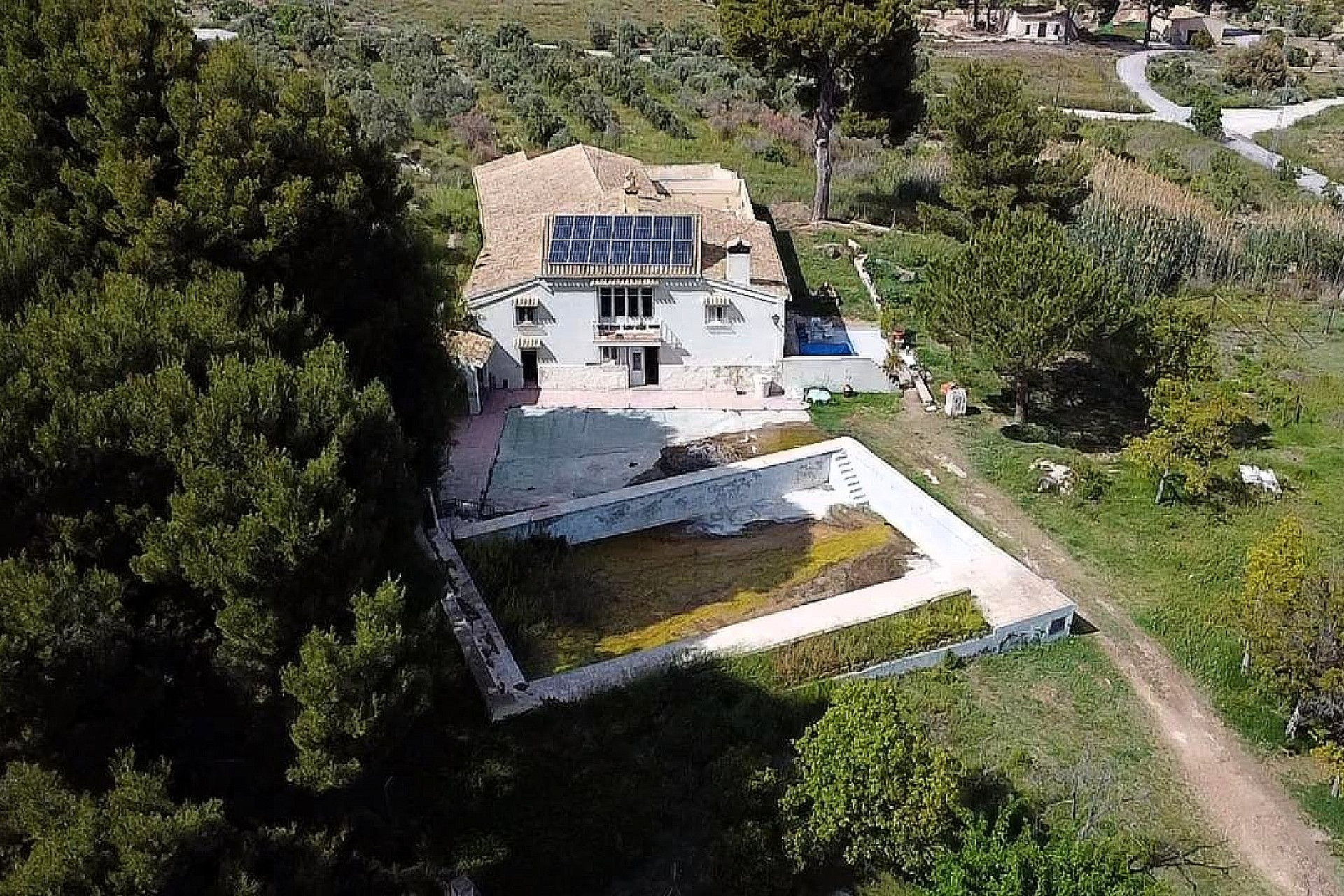 Resale - Finca / Country Property -
Castalla