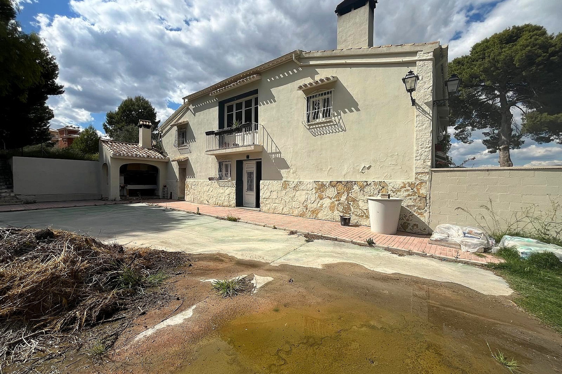 Resale - Finca / Country Property -
Castalla