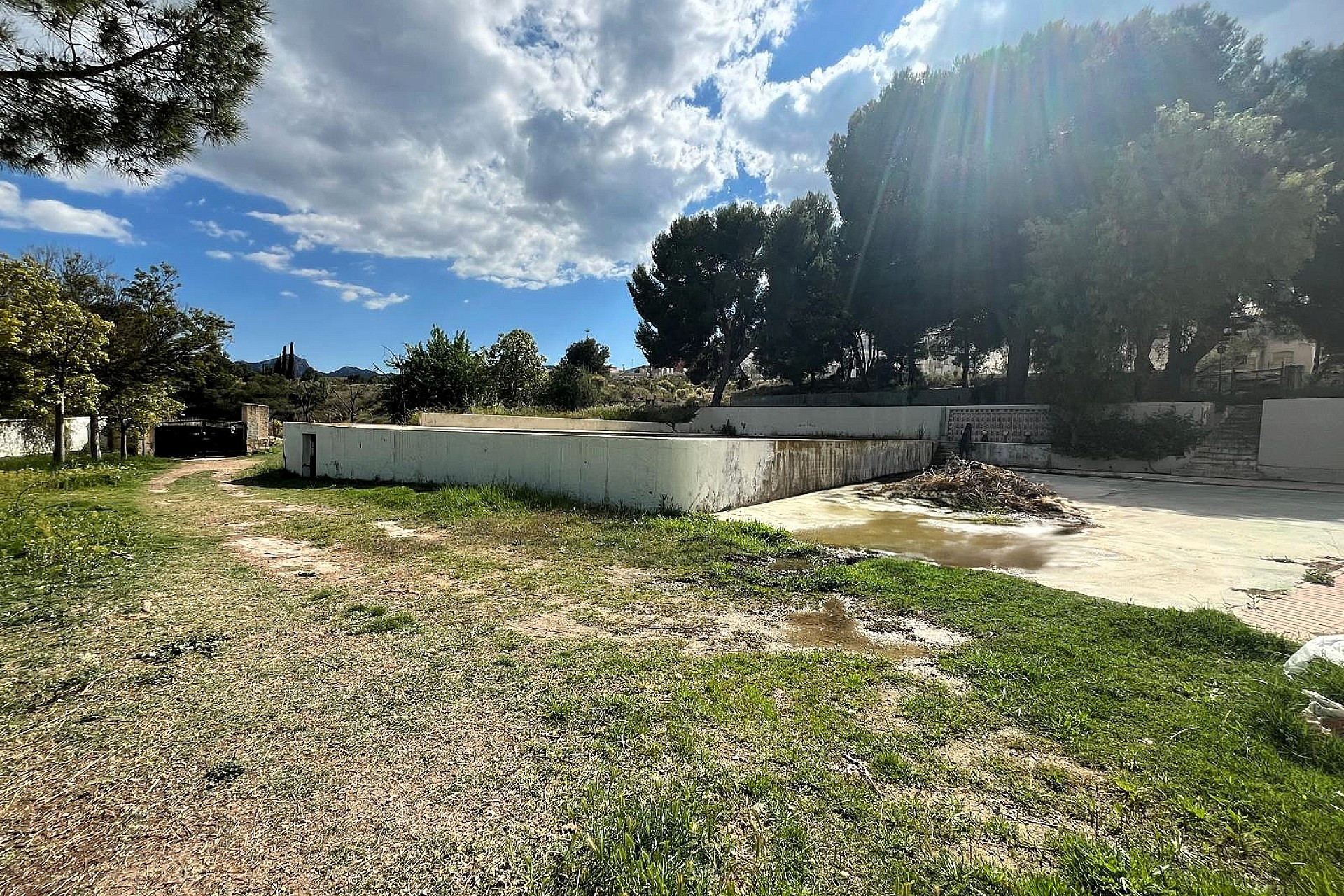 Resale - Finca / Country Property -
Castalla