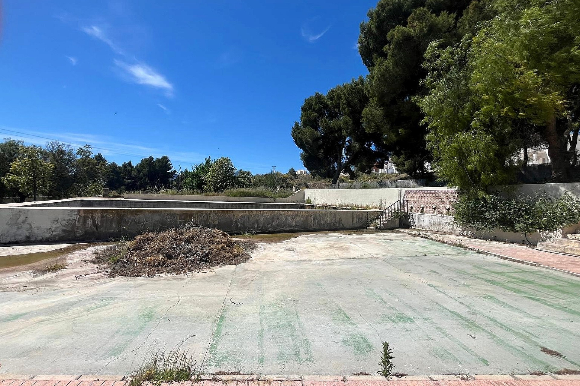 Resale - Finca / Country Property -
Castalla