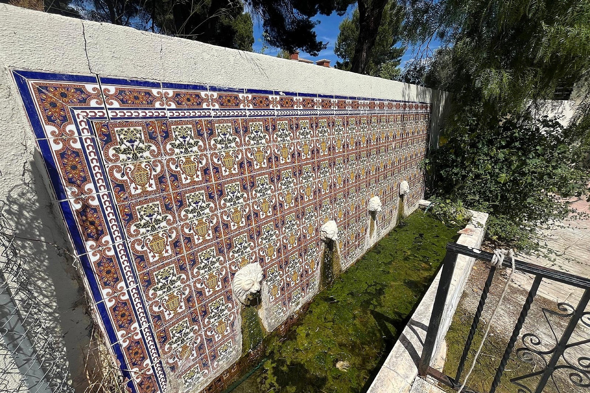 Resale - Finca / Country Property -
Castalla