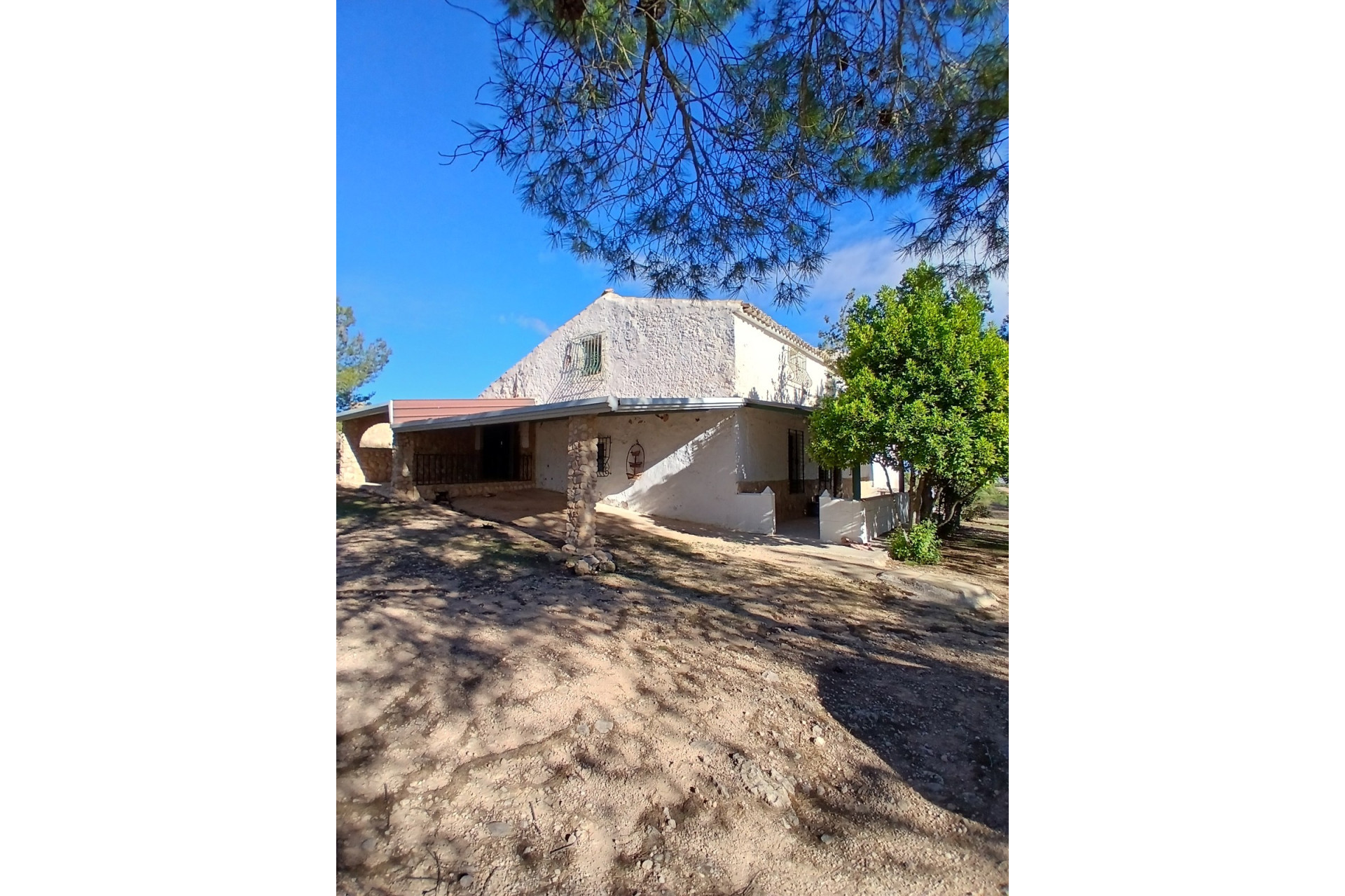 Resale - Finca / Country Property -
Caudete