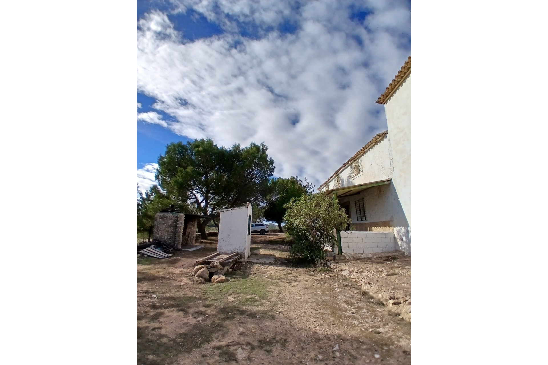 Resale - Finca / Country Property -
Caudete