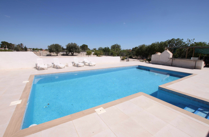 Resale - Finca - Country Property -
Crevillente