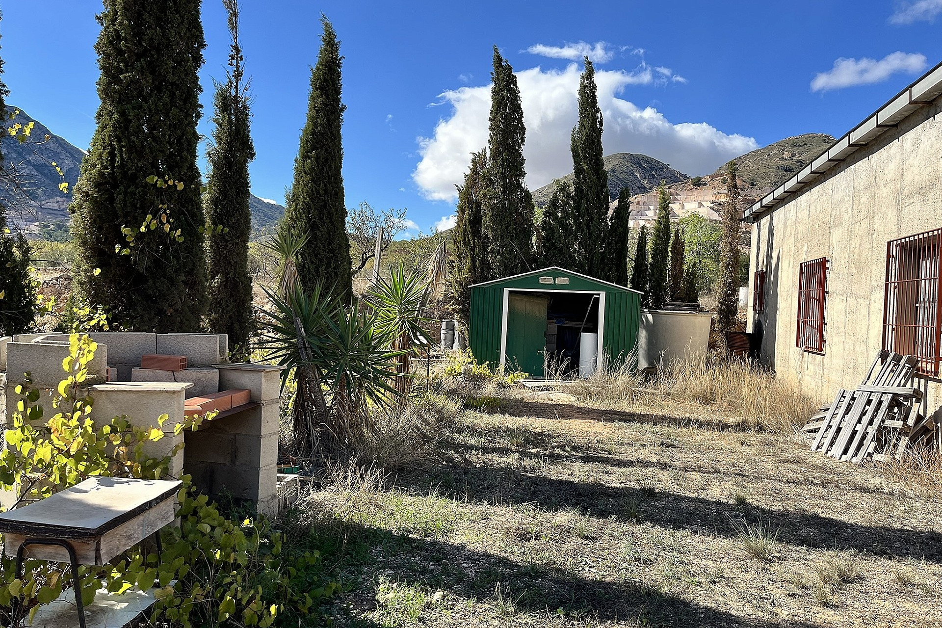 Resale - Finca / Country Property -
El Canton