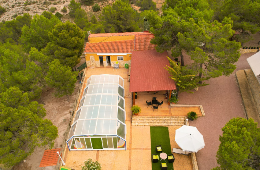 Resale - Finca / Country Property -
Elda