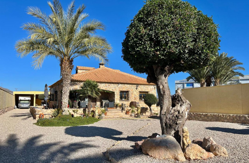 Resale - Finca / Country Property -
Fortuna
