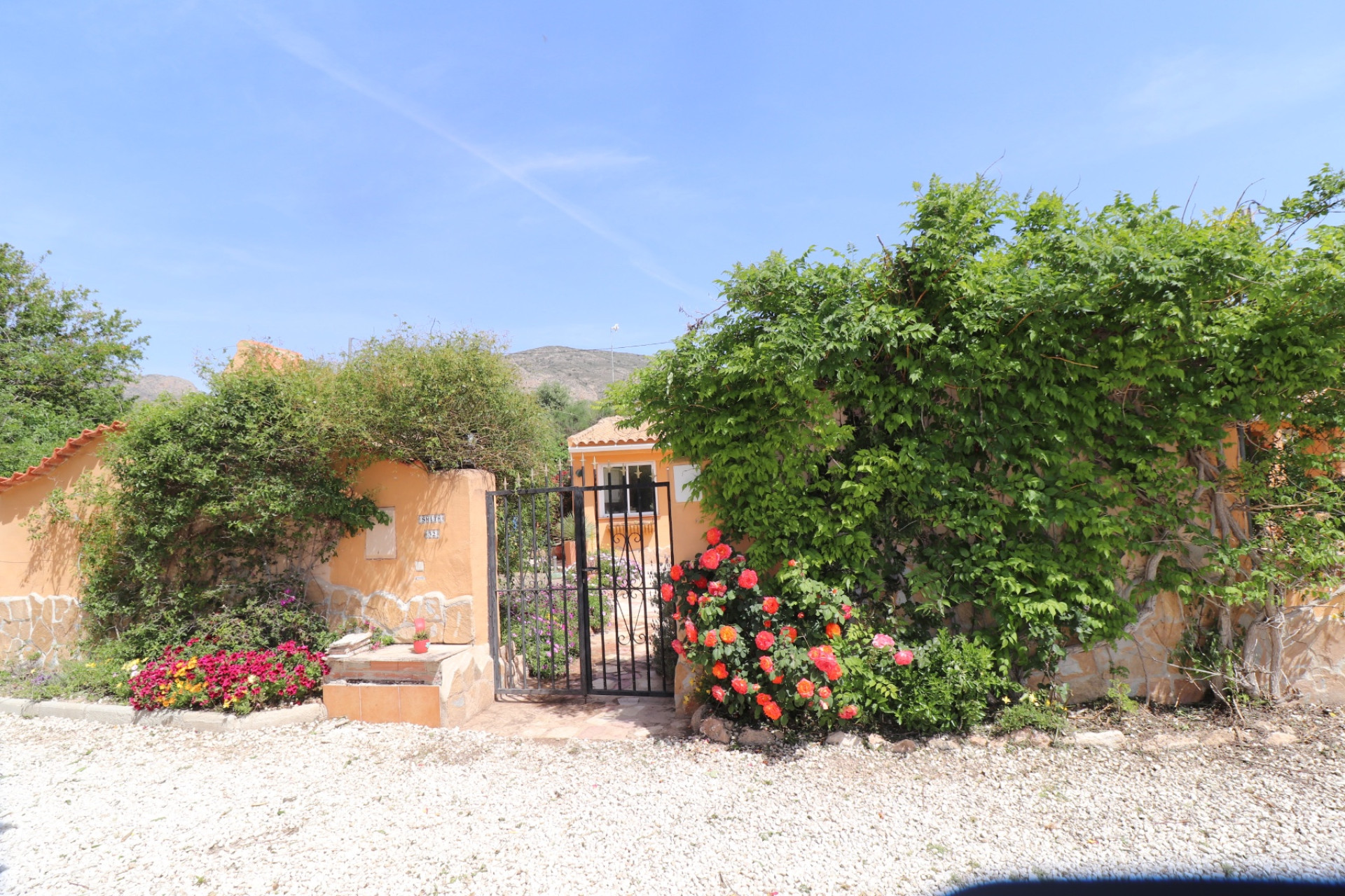 Resale - Finca - Country Property -
Hondón de las Nieves - La Canalosa