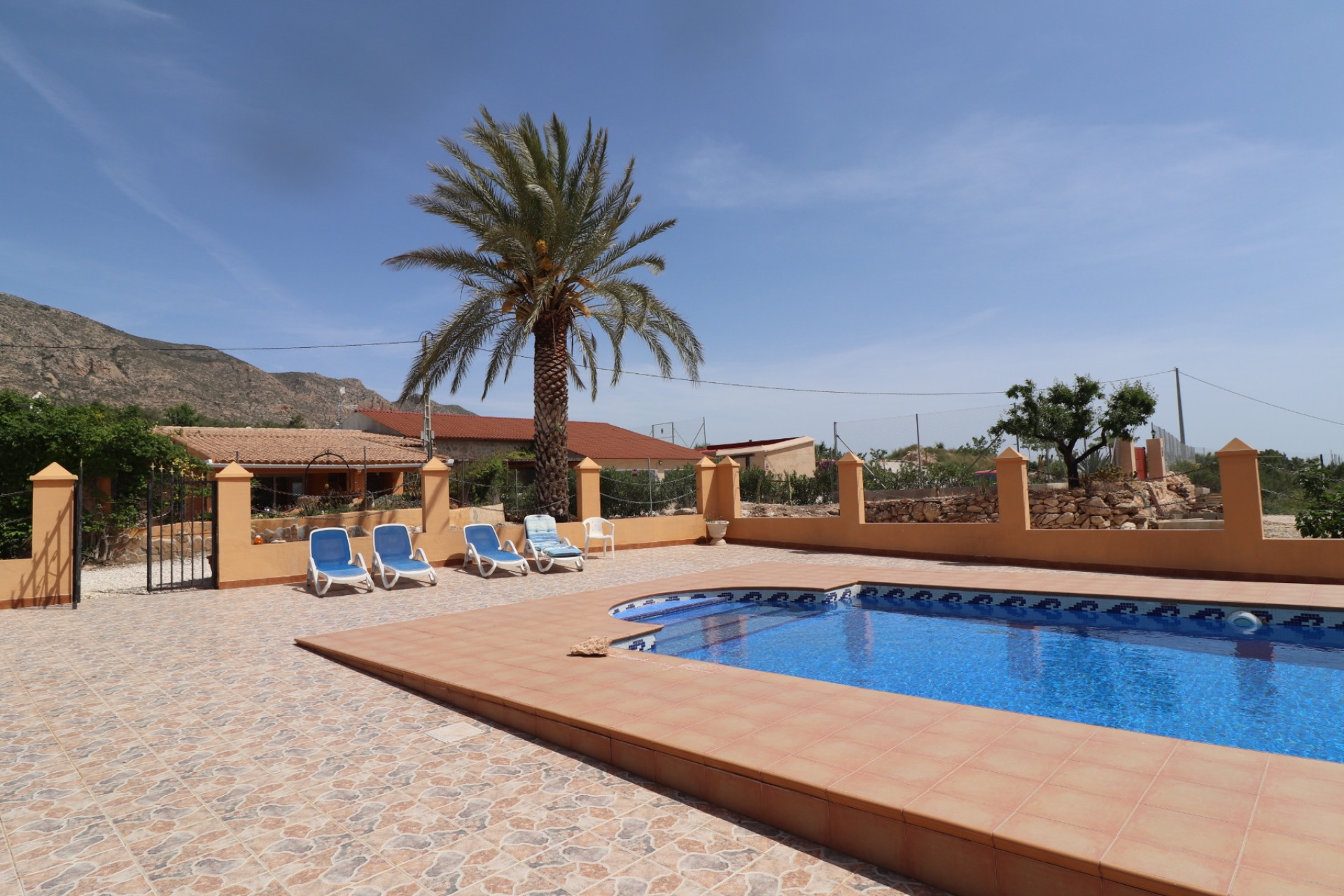 Resale - Finca - Country Property -
Hondón de las Nieves - La Canalosa