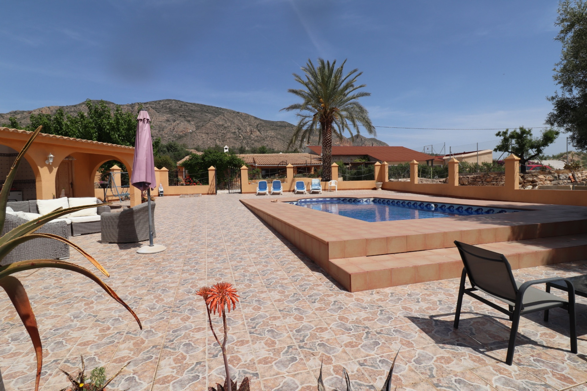 Resale - Finca - Country Property -
Hondón de las Nieves - La Canalosa