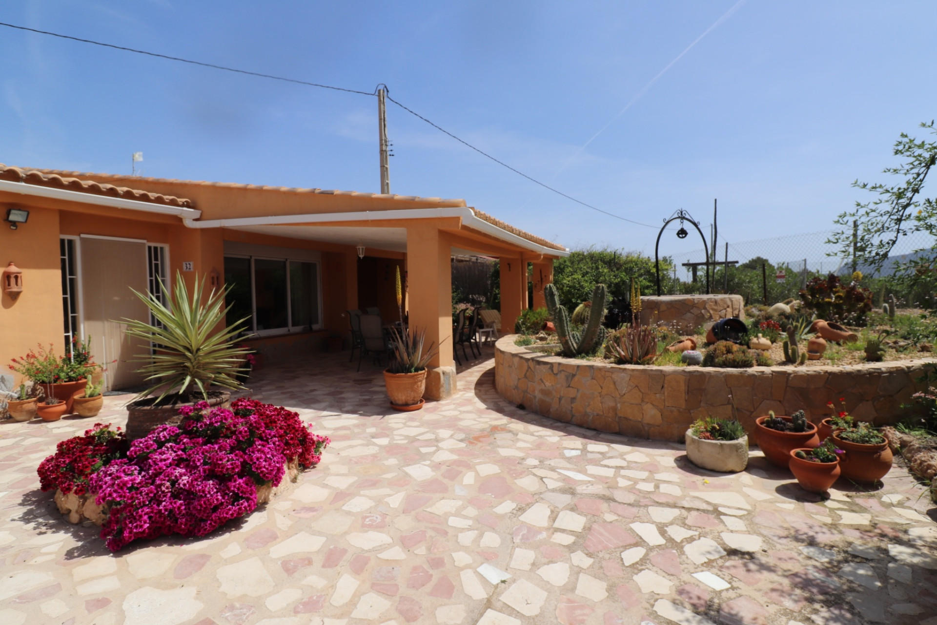 Resale - Finca - Country Property -
Hondón de las Nieves - La Canalosa