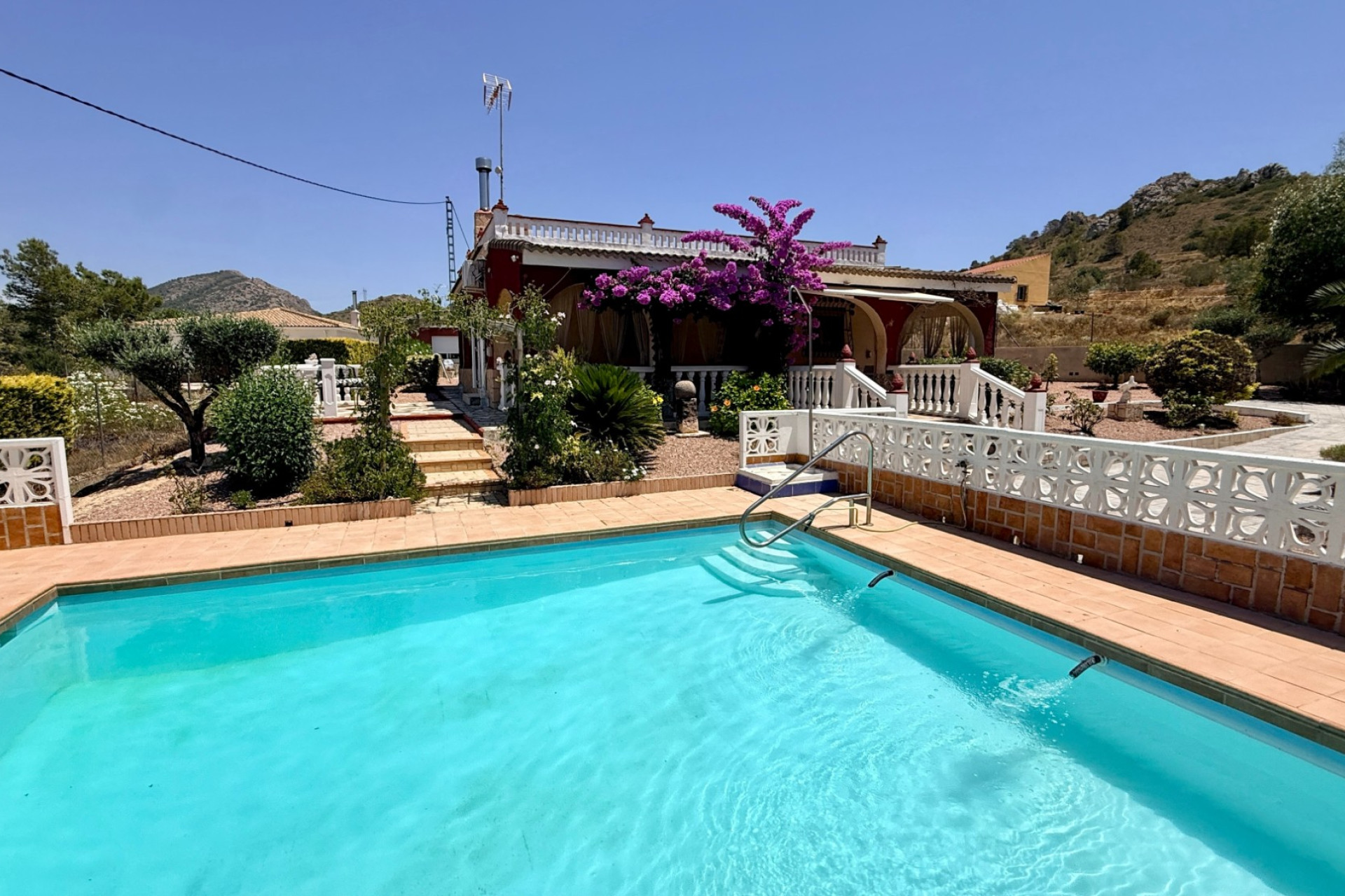 Resale - Finca - Country Property -
Hondón de los Fráiles