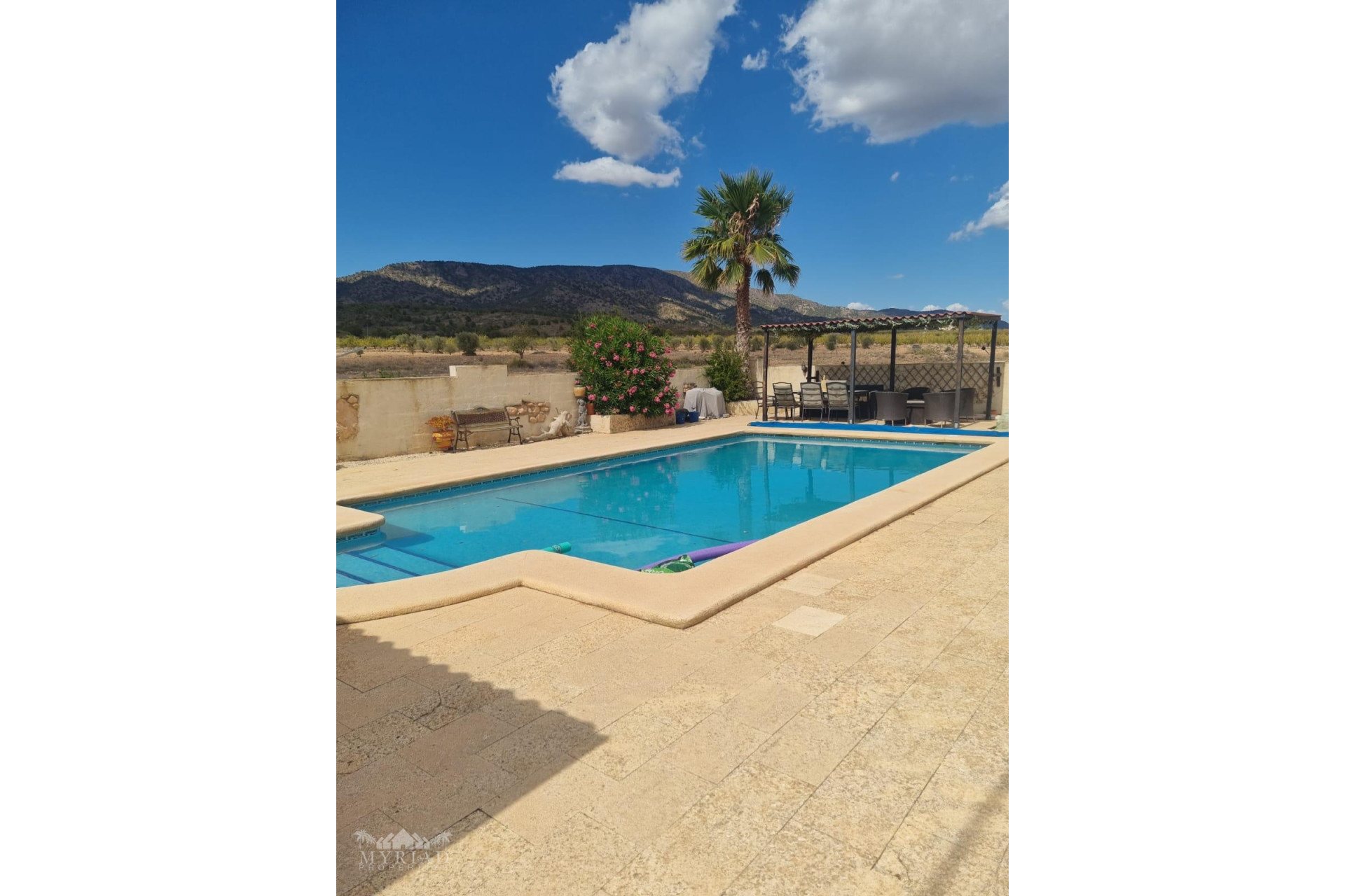Resale - Finca / Country Property -
Lel - Lel Alicante