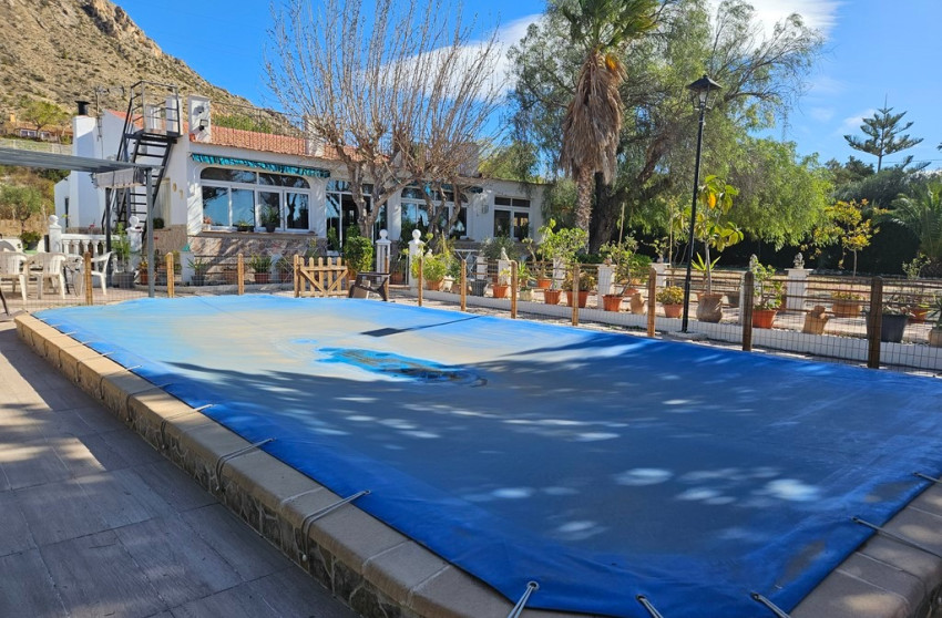Resale - Finca / Country Property -
Novelda