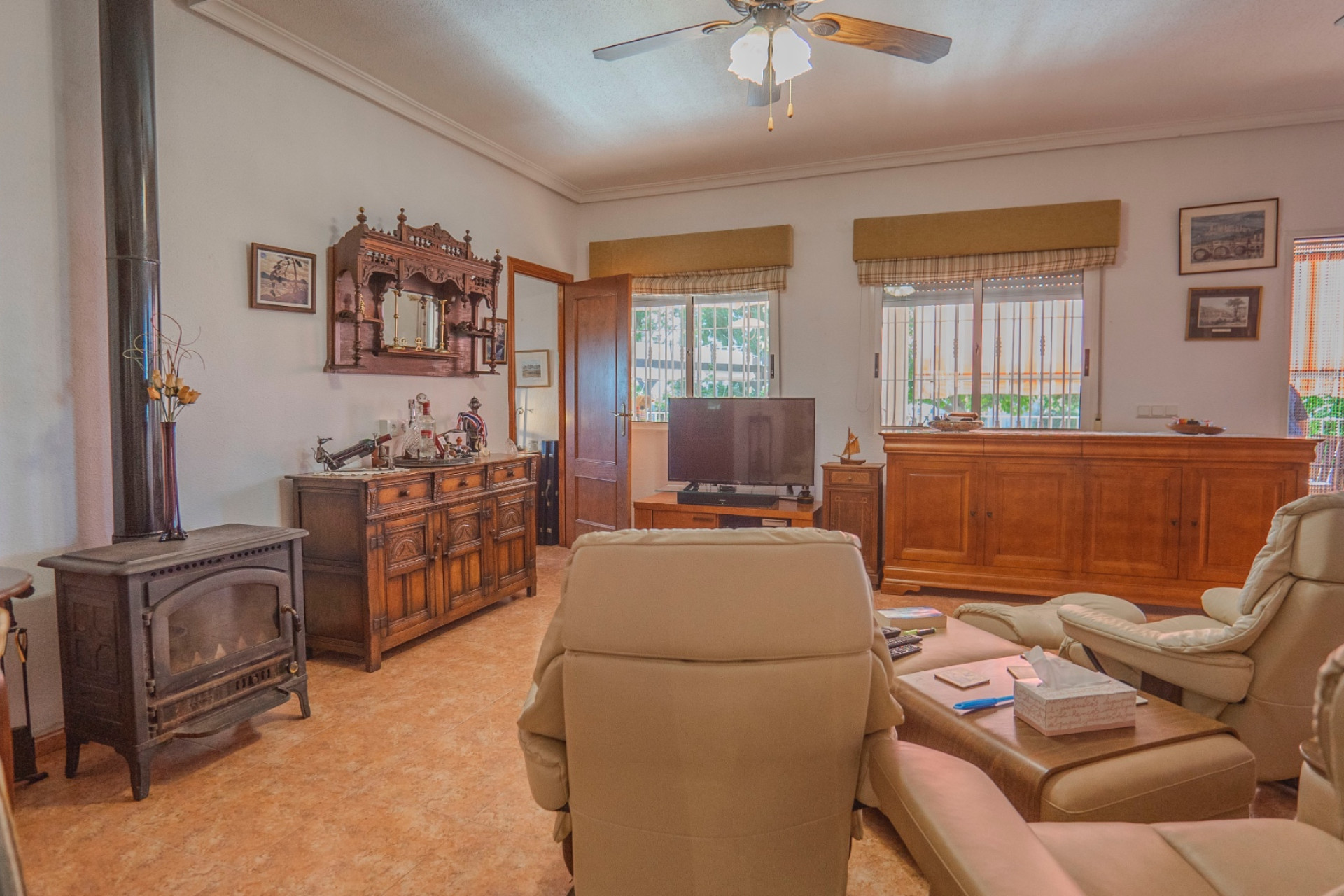 Resale - Finca / Country Property -
Orihuela