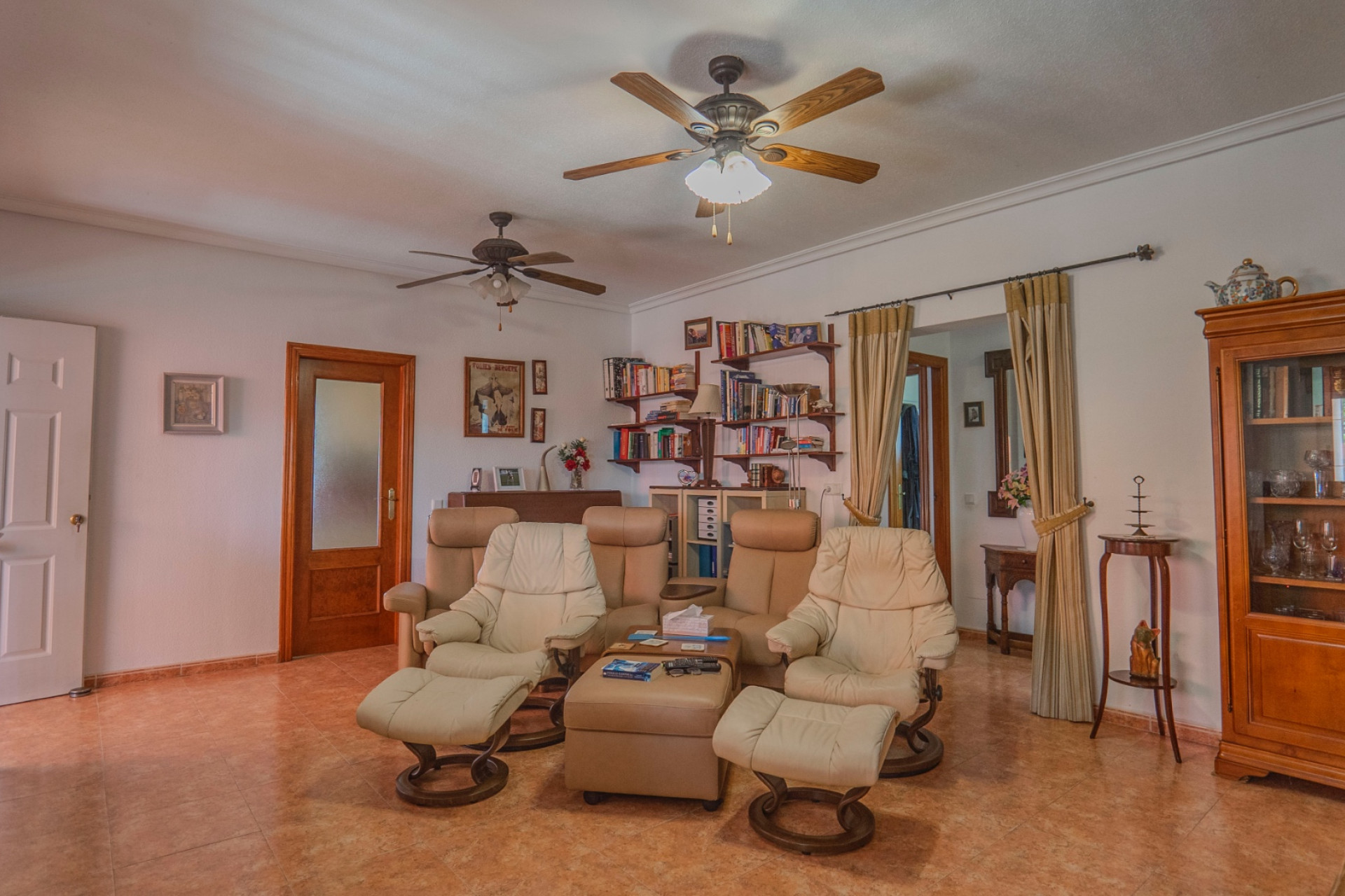 Resale - Finca / Country Property -
Orihuela