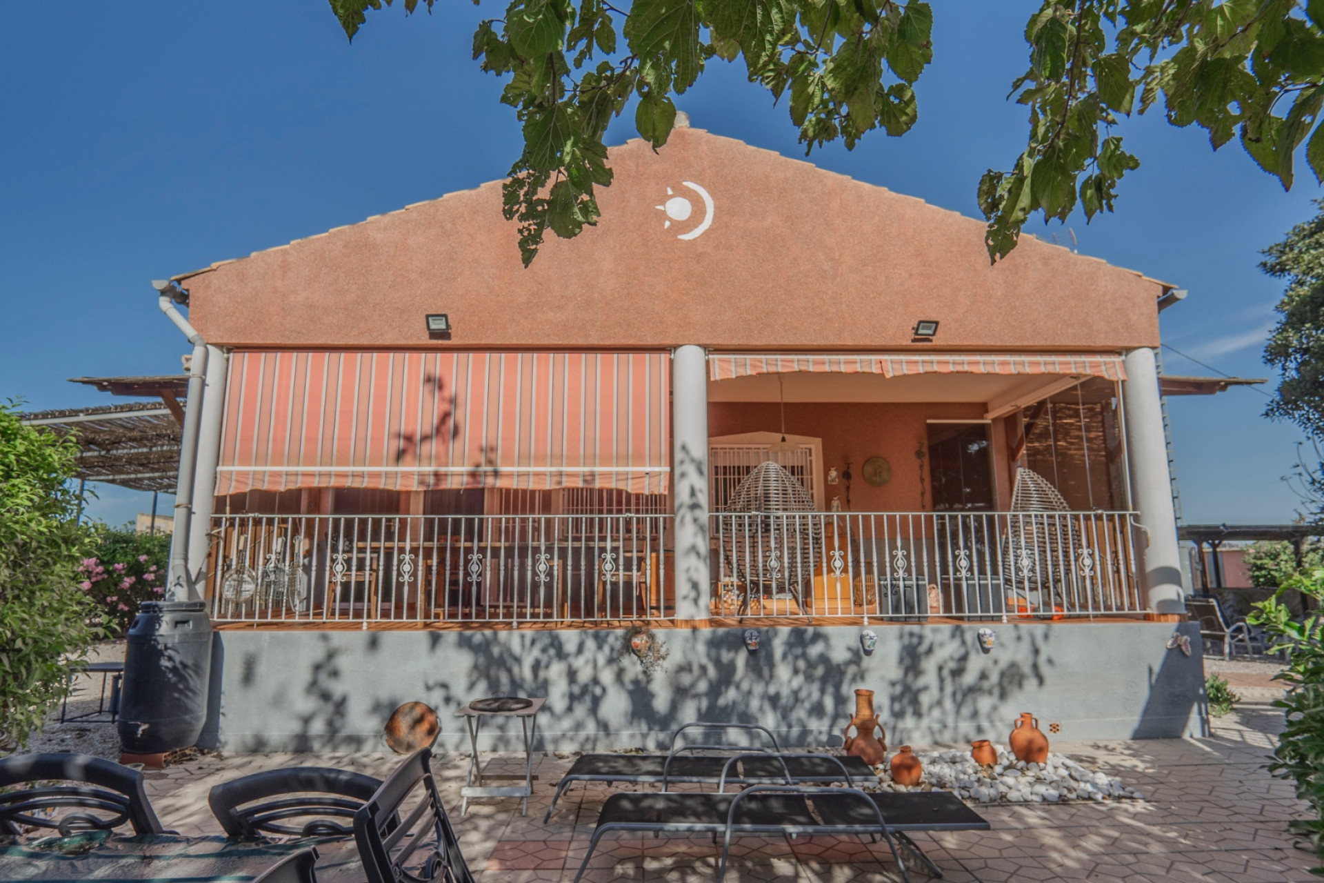 Resale - Finca / Country Property -
Orihuela