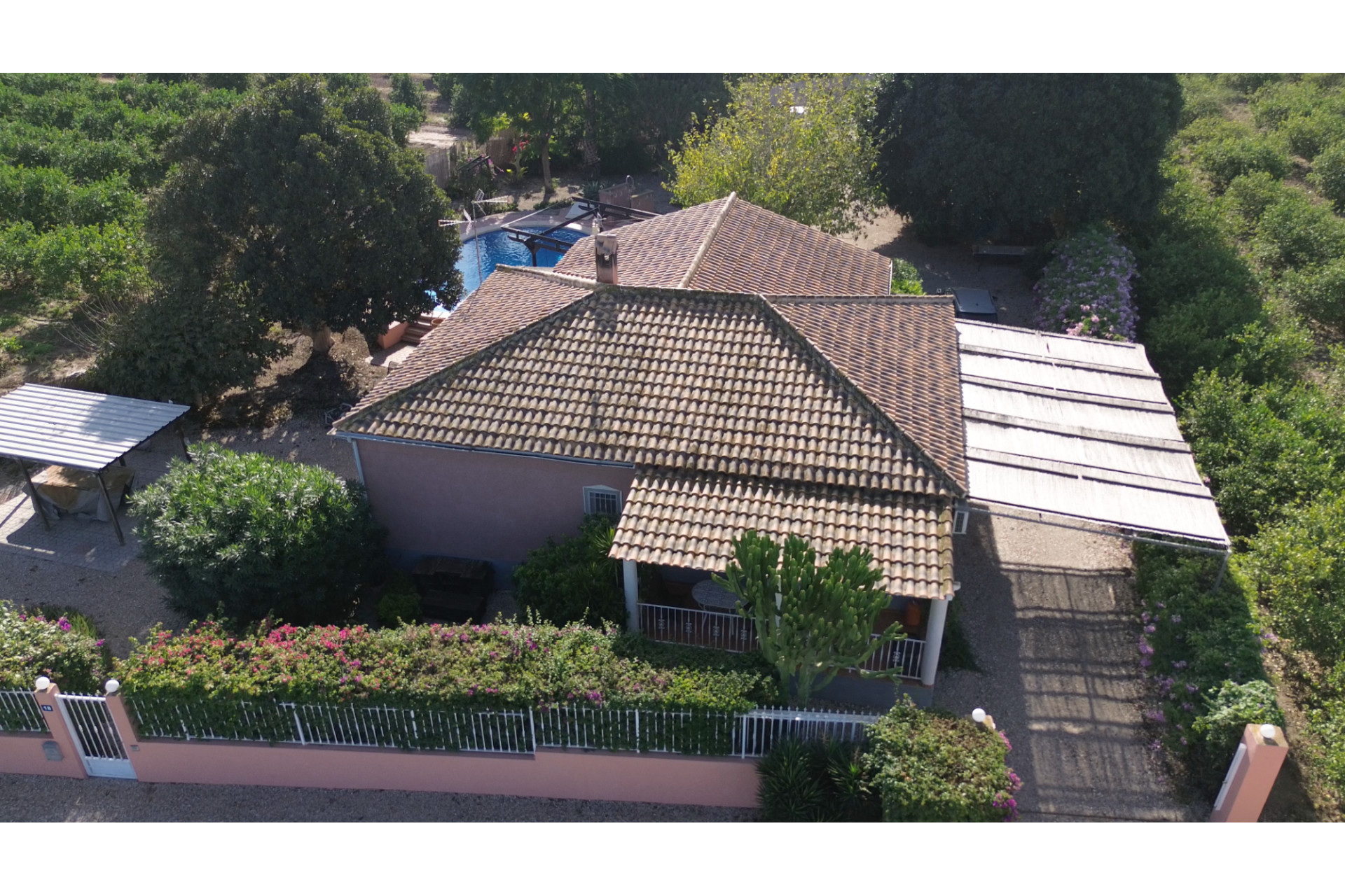 Resale - Finca / Country Property -
Orihuela