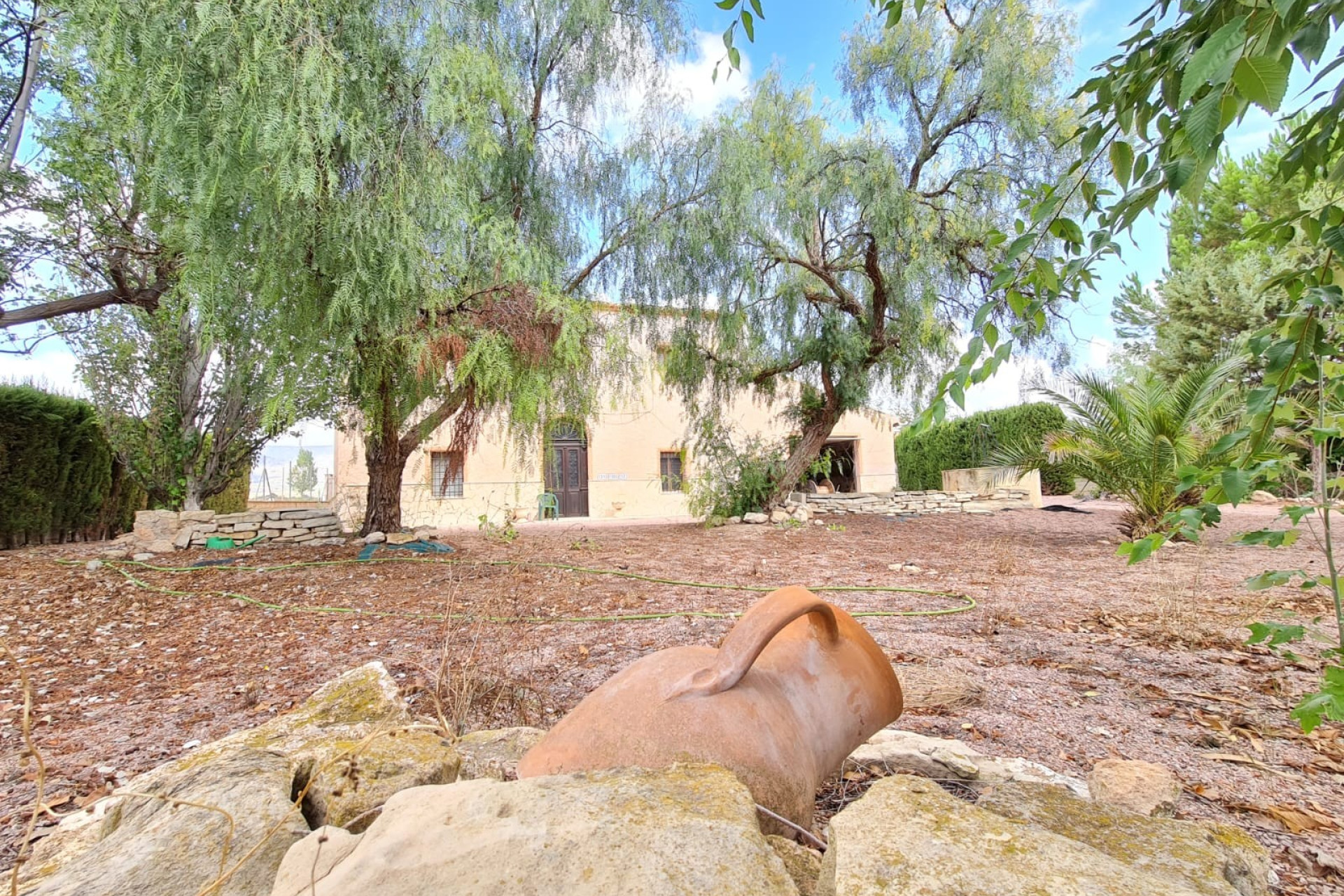 Resale - Finca / Country Property -
Pinoso - PINOSO