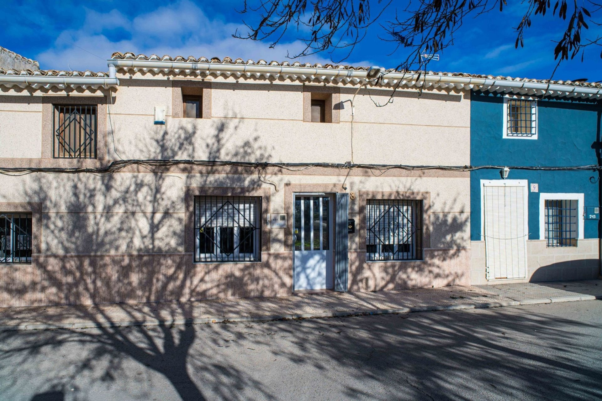Resale - Finca - Country Property -
Pinoso