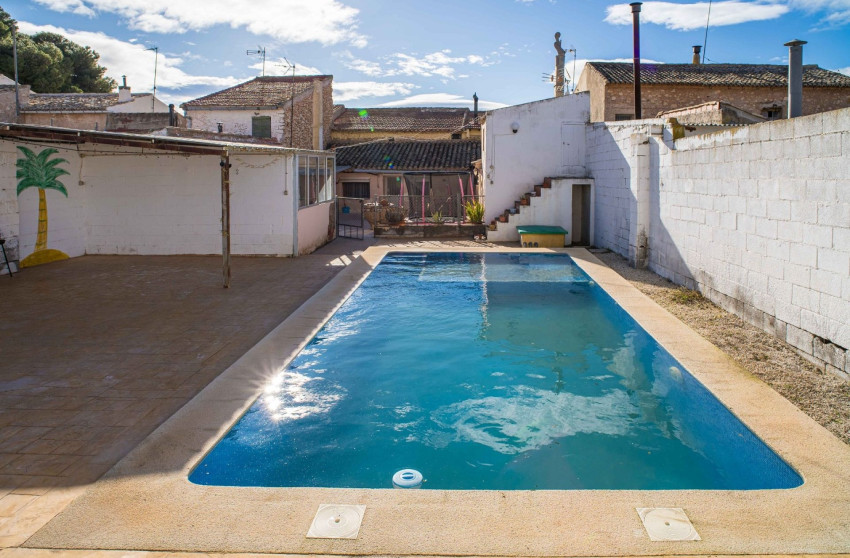 Resale - Finca - Country Property -
Pinoso