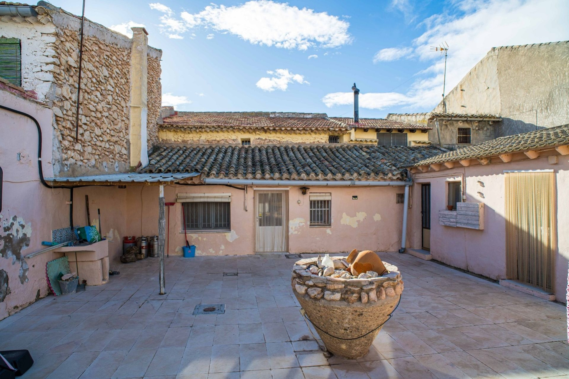 Resale - Finca - Country Property -
Pinoso