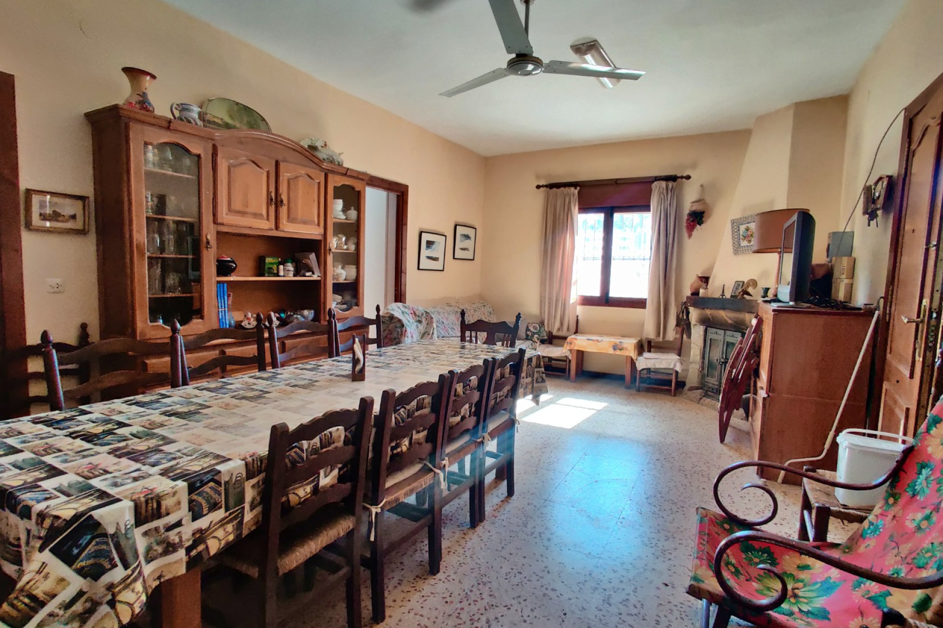 Resale - Finca / Country Property -
Villajoyosa