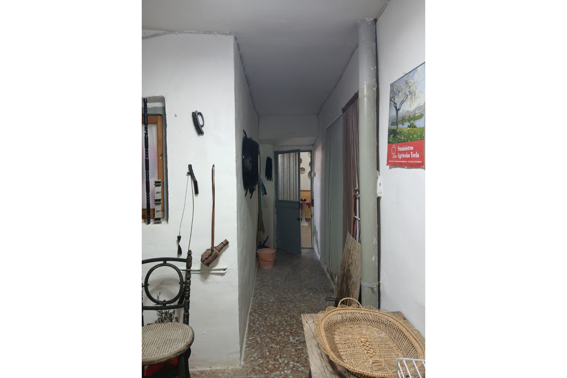 Resale - Finca / Country Property -
Yecla