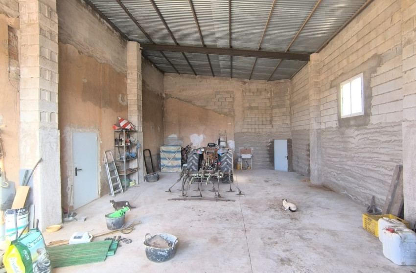 Resale - Finca / Country Property -
Yecla